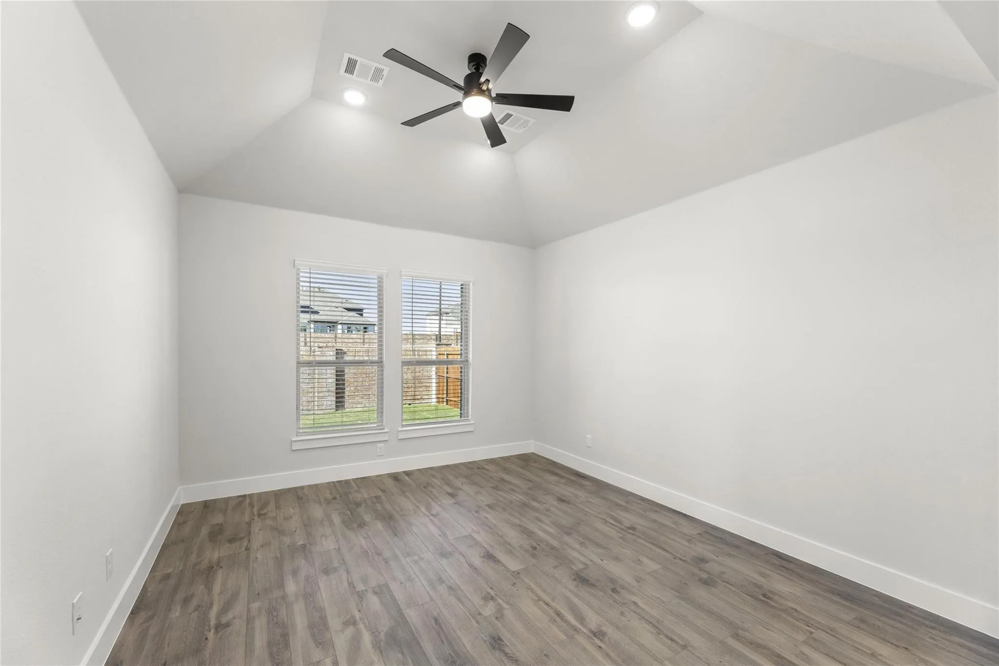 Single Family Residence For Rent in Collin County , 809 Meadow Spring Lane, Anna, Texas 75409, 5 Bedrooms, 4 Bathrooms, 2 Garage spaces, 2,828 Sqft, built in 2023, Price $2,950, mls#21179120, Real Estate Agent in Anna, Homes For Rent in Collin county, Homes For Rent in Anna, Realtor in Anna Texas, Real Estate Brokerage Independent Realty Texas, Luminita Cordes Realtor