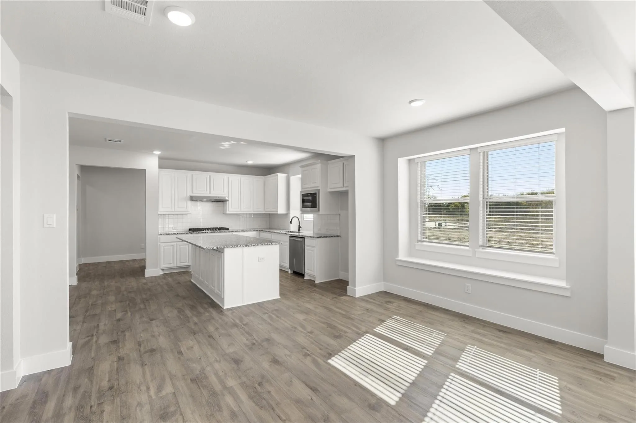 Single Family Residence For Rent in Collin County , 809 Meadow Spring Lane, Anna, Texas 75409, 5 Bedrooms, 4 Bathrooms, 2 Garage spaces, 2,828 Sqft, built in 2023, Price $2,950, mls#21179120, Real Estate Agent in Anna, Homes For Rent in Collin county, Homes For Rent in Anna, Realtor in Anna Texas, Real Estate Brokerage Independent Realty Texas, Luminita Cordes Realtor