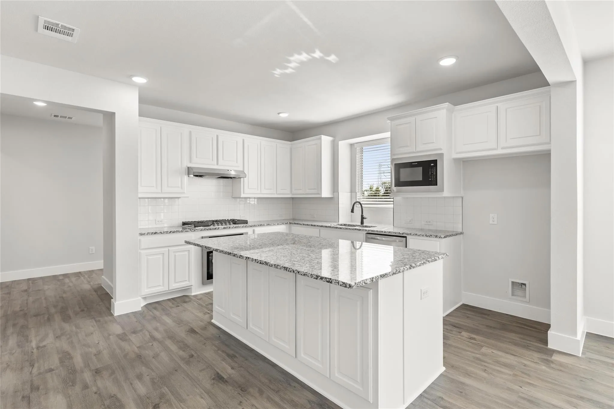 Single Family Residence For Rent in Collin County , 809 Meadow Spring Lane, Anna, Texas 75409, 5 Bedrooms, 4 Bathrooms, 2 Garage spaces, 2,828 Sqft, built in 2023, Price $2,950, mls#21179120, Real Estate Agent in Anna, Homes For Rent in Collin county, Homes For Rent in Anna, Realtor in Anna Texas, Real Estate Brokerage Independent Realty Texas, Luminita Cordes Realtor