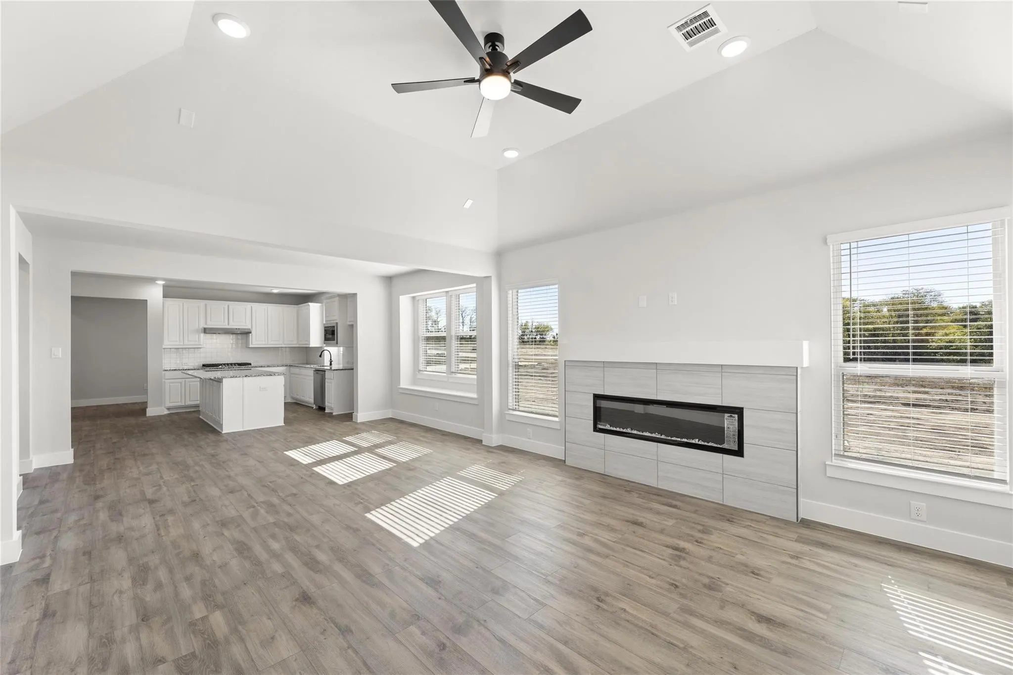 Single Family Residence For Rent in Collin County , 809 Meadow Spring Lane, Anna, Texas 75409, 5 Bedrooms, 4 Bathrooms, 2 Garage spaces, 2,828 Sqft, built in 2023, Price $2,950, mls#21179120, Real Estate Agent in Anna, Homes For Rent in Collin county, Homes For Rent in Anna, Realtor in Anna Texas, Real Estate Brokerage Independent Realty Texas, Luminita Cordes Realtor