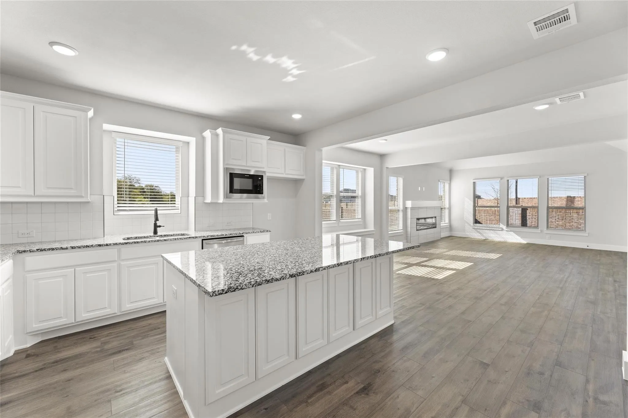 Single Family Residence For Rent in Collin County , 809 Meadow Spring Lane, Anna, Texas 75409, 5 Bedrooms, 4 Bathrooms, 2 Garage spaces, 2,828 Sqft, built in 2023, Price $2,950, mls#21179120, Real Estate Agent in Anna, Homes For Rent in Collin county, Homes For Rent in Anna, Realtor in Anna Texas, Real Estate Brokerage Independent Realty Texas, Luminita Cordes Realtor