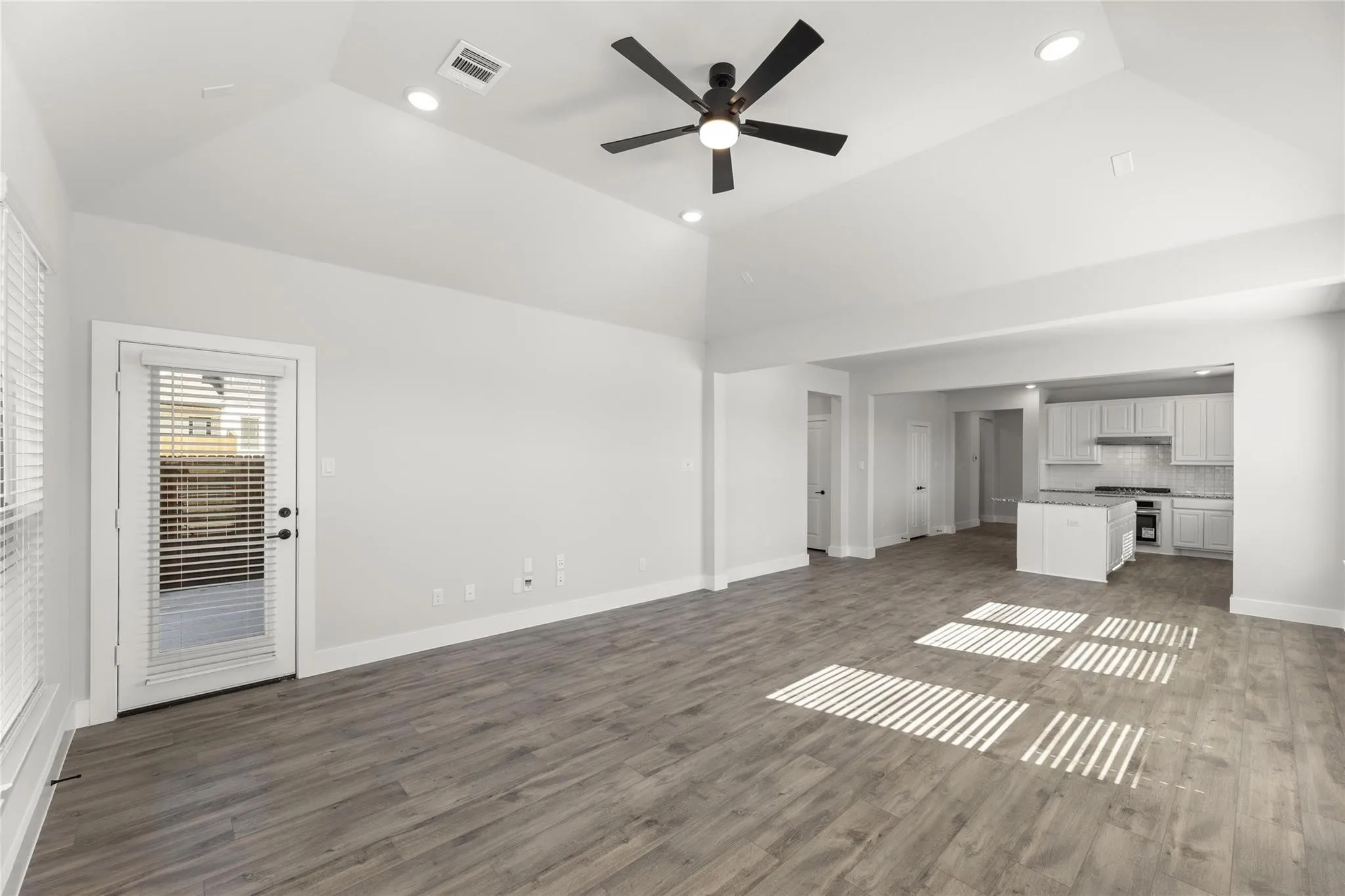 Single Family Residence For Rent in Collin County , 809 Meadow Spring Lane, Anna, Texas 75409, 5 Bedrooms, 4 Bathrooms, 2 Garage spaces, 2,828 Sqft, built in 2023, Price $2,950, mls#21179120, Real Estate Agent in Anna, Homes For Rent in Collin county, Homes For Rent in Anna, Realtor in Anna Texas, Real Estate Brokerage Independent Realty Texas, Luminita Cordes Realtor