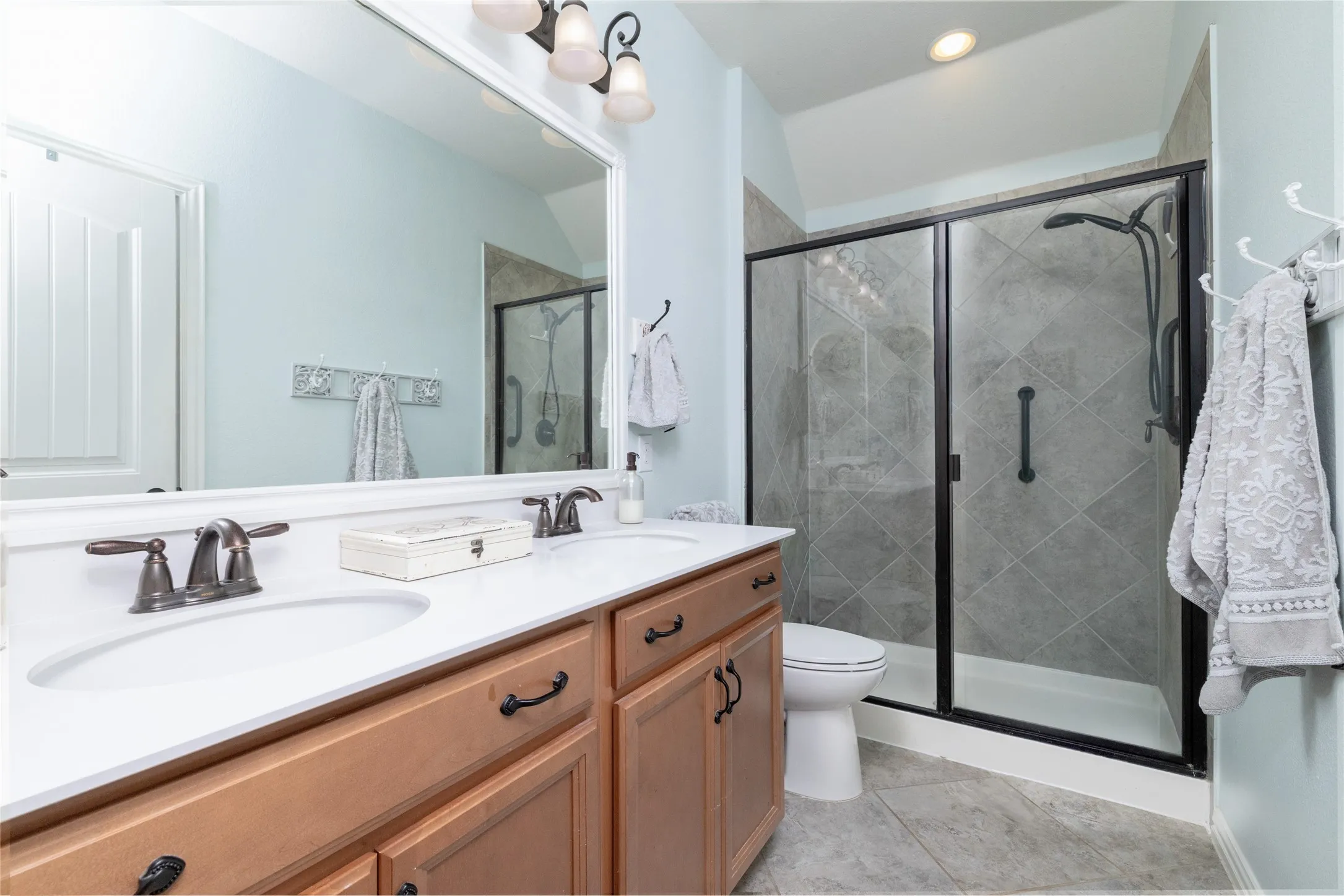Guest Bath or Multi-Gen Bath w Shower...