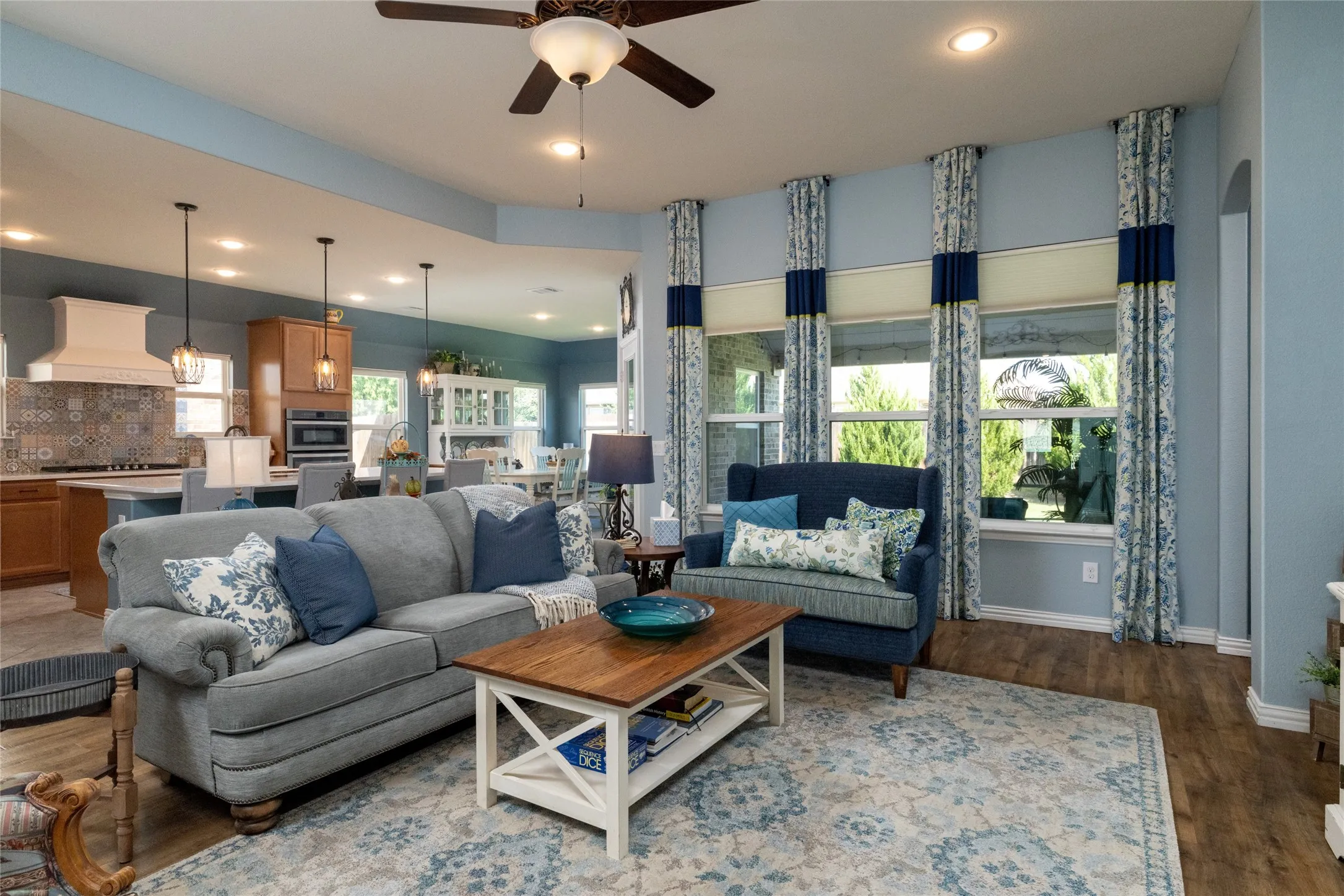 WELCOME Your Guests & Family linto this Spacious & Inviting Living...