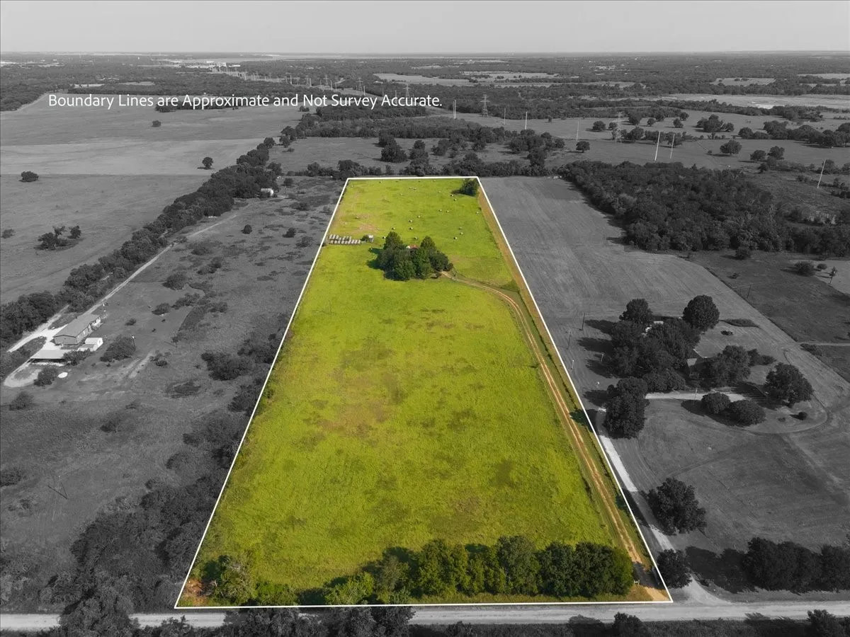 Single Family Residence For Sale in Bosque County , 368 County Road 3625, Clifton, Texas 76634, 3 Bedroom, 2 Bathroom, 3 Garage spaces, 2,240 Sqft, built in 1985, mls#21179192, Real Estate Agent in Clifton, Homes For Sale in Bosque county, Homes For Sale in Clifton, Realtor in Clifton Texas, Real Estate Brokerage Independent Realty Texas, Luminita Cordes Realtor