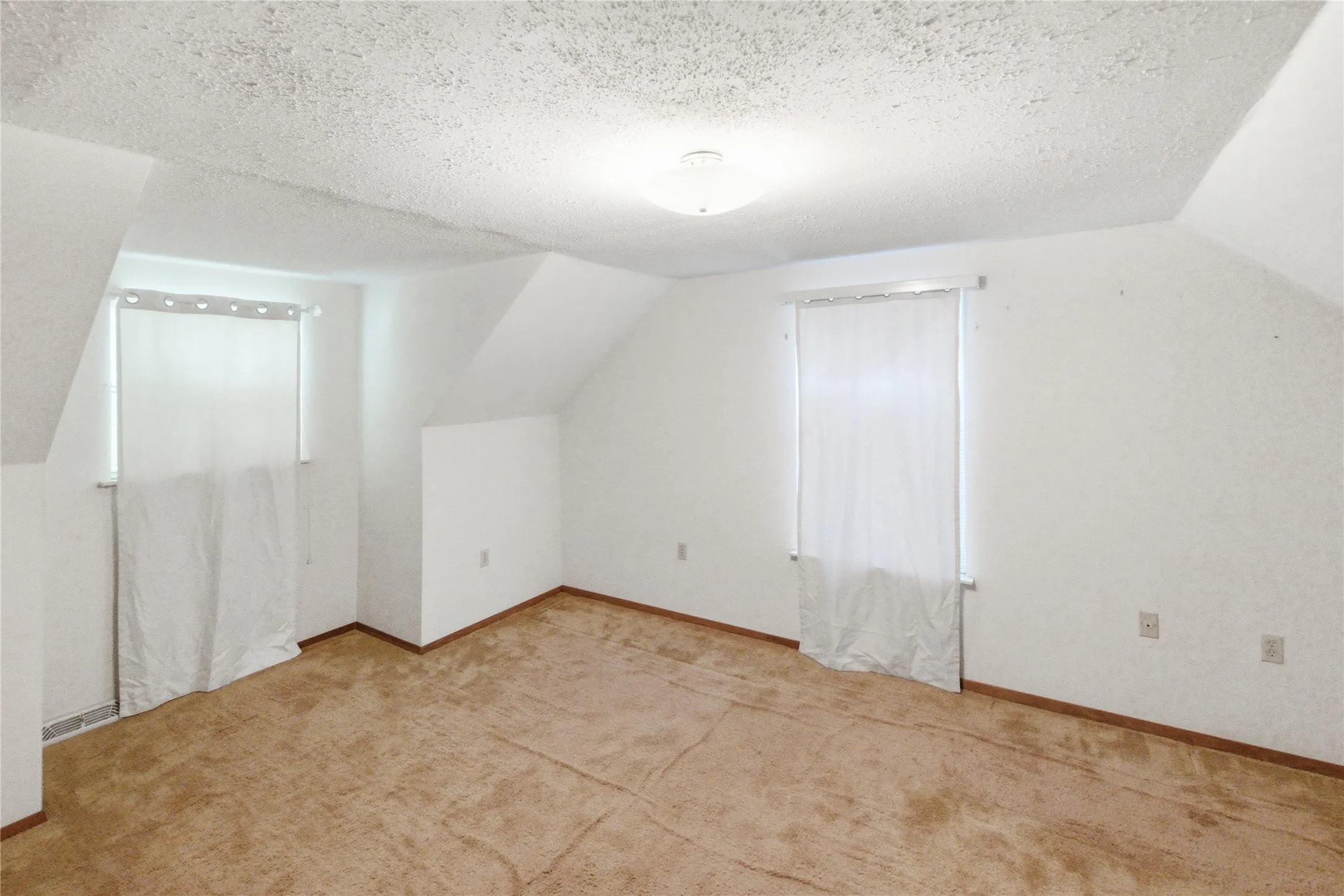 Single Family Residence For Sale in Bosque County , 368 County Road 3625, Clifton, Texas 76634, 3 Bedroom, 2 Bathroom, 3 Garage spaces, 2,240 Sqft, built in 1985, mls#21179192, Real Estate Agent in Clifton, Homes For Sale in Bosque county, Homes For Sale in Clifton, Realtor in Clifton Texas, Real Estate Brokerage Independent Realty Texas, Luminita Cordes Realtor