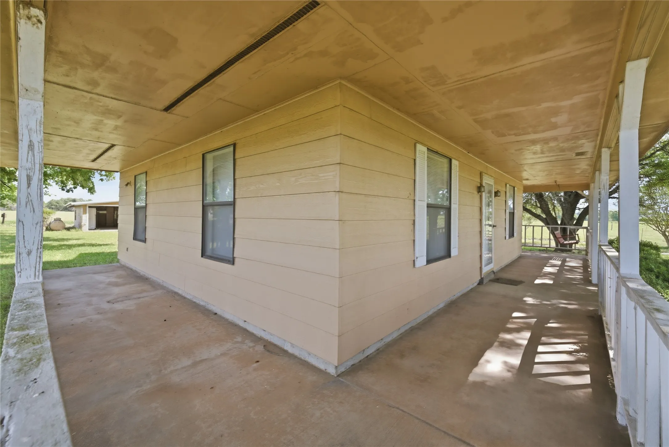 Single Family Residence For Sale in Bosque County , 368 County Road 3625, Clifton, Texas 76634, 3 Bedroom, 2 Bathroom, 3 Garage spaces, 2,240 Sqft, built in 1985, mls#21179192, Real Estate Agent in Clifton, Homes For Sale in Bosque county, Homes For Sale in Clifton, Realtor in Clifton Texas, Real Estate Brokerage Independent Realty Texas, Luminita Cordes Realtor