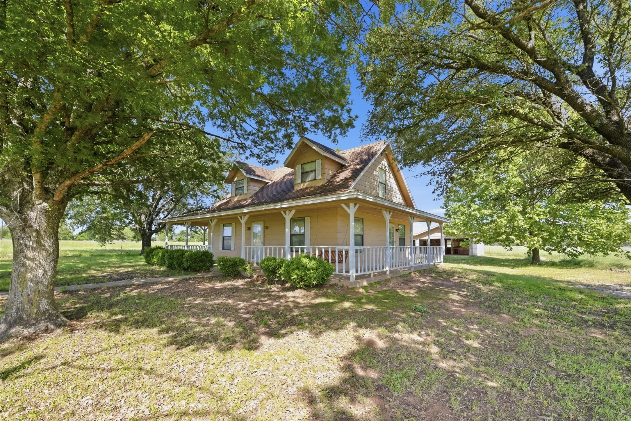Single Family Residence For Sale in Bosque County , 368 County Road 3625, Clifton, Texas 76634, 3 Bedroom, 2 Bathroom, 3 Garage spaces, 2,240 Sqft, built in 1985, mls#21179192, Real Estate Agent in Clifton, Homes For Sale in Bosque county, Homes For Sale in Clifton, Realtor in Clifton Texas, Real Estate Brokerage Independent Realty Texas, Luminita Cordes Realtor