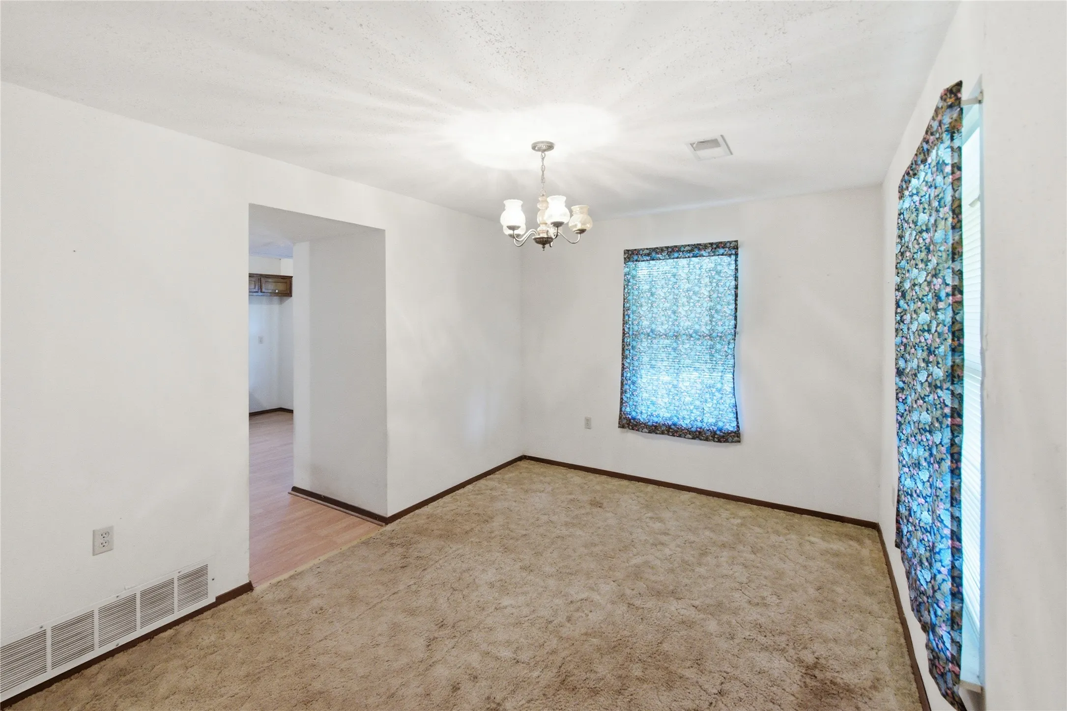 Single Family Residence For Sale in Bosque County , 368 County Road 3625, Clifton, Texas 76634, 3 Bedroom, 2 Bathroom, 3 Garage spaces, 2,240 Sqft, built in 1985, mls#21179192, Real Estate Agent in Clifton, Homes For Sale in Bosque county, Homes For Sale in Clifton, Realtor in Clifton Texas, Real Estate Brokerage Independent Realty Texas, Luminita Cordes Realtor