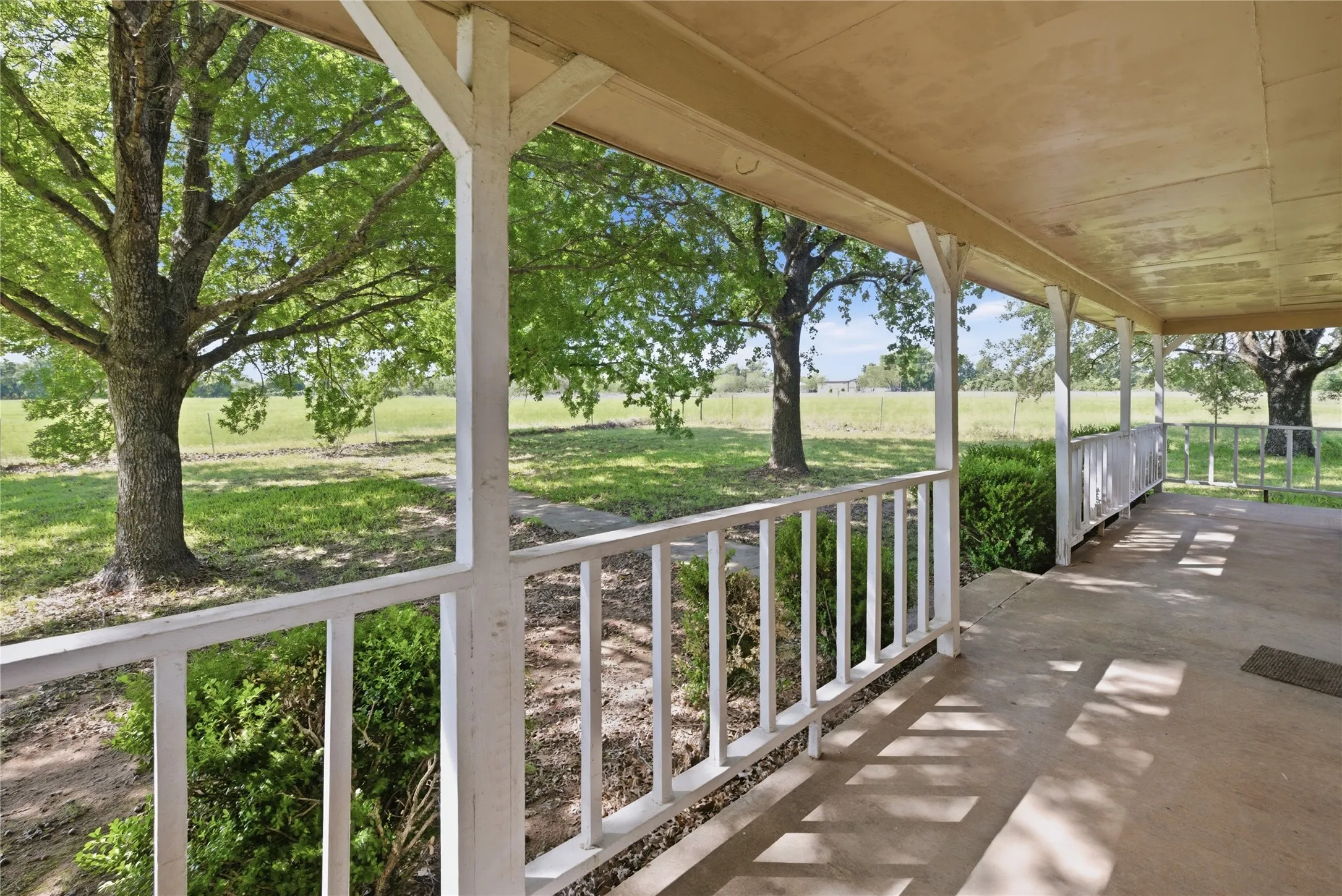 Single Family Residence For Sale in Bosque County , 368 County Road 3625, Clifton, Texas 76634, 3 Bedroom, 2 Bathroom, 3 Garage spaces, 2,240 Sqft, built in 1985, mls#21179192, Real Estate Agent in Clifton, Homes For Sale in Bosque county, Homes For Sale in Clifton, Realtor in Clifton Texas, Real Estate Brokerage Independent Realty Texas, Luminita Cordes Realtor