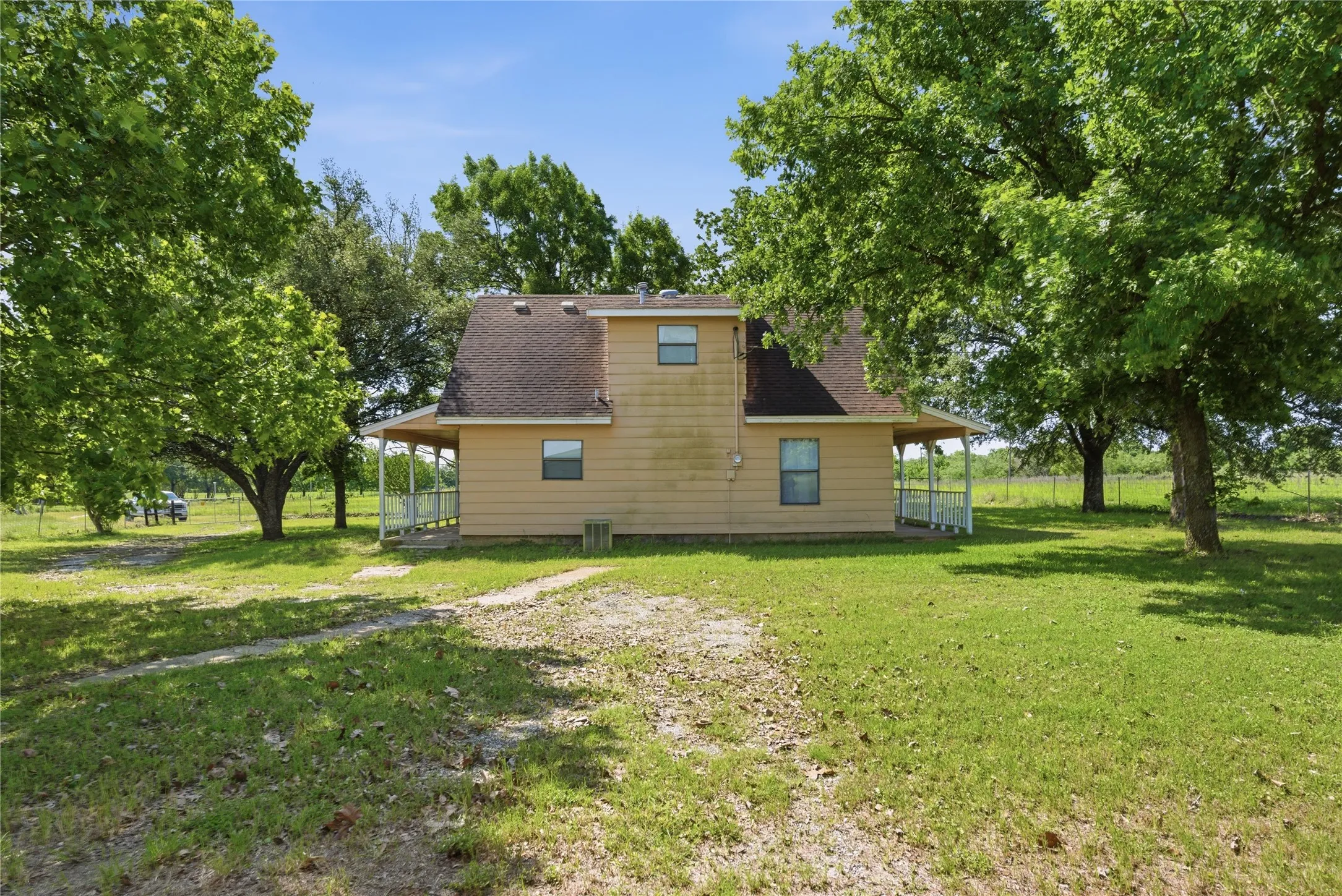 Single Family Residence For Sale in Bosque County , 368 County Road 3625, Clifton, Texas 76634, 3 Bedroom, 2 Bathroom, 3 Garage spaces, 2,240 Sqft, built in 1985, mls#21179192, Real Estate Agent in Clifton, Homes For Sale in Bosque county, Homes For Sale in Clifton, Realtor in Clifton Texas, Real Estate Brokerage Independent Realty Texas, Luminita Cordes Realtor