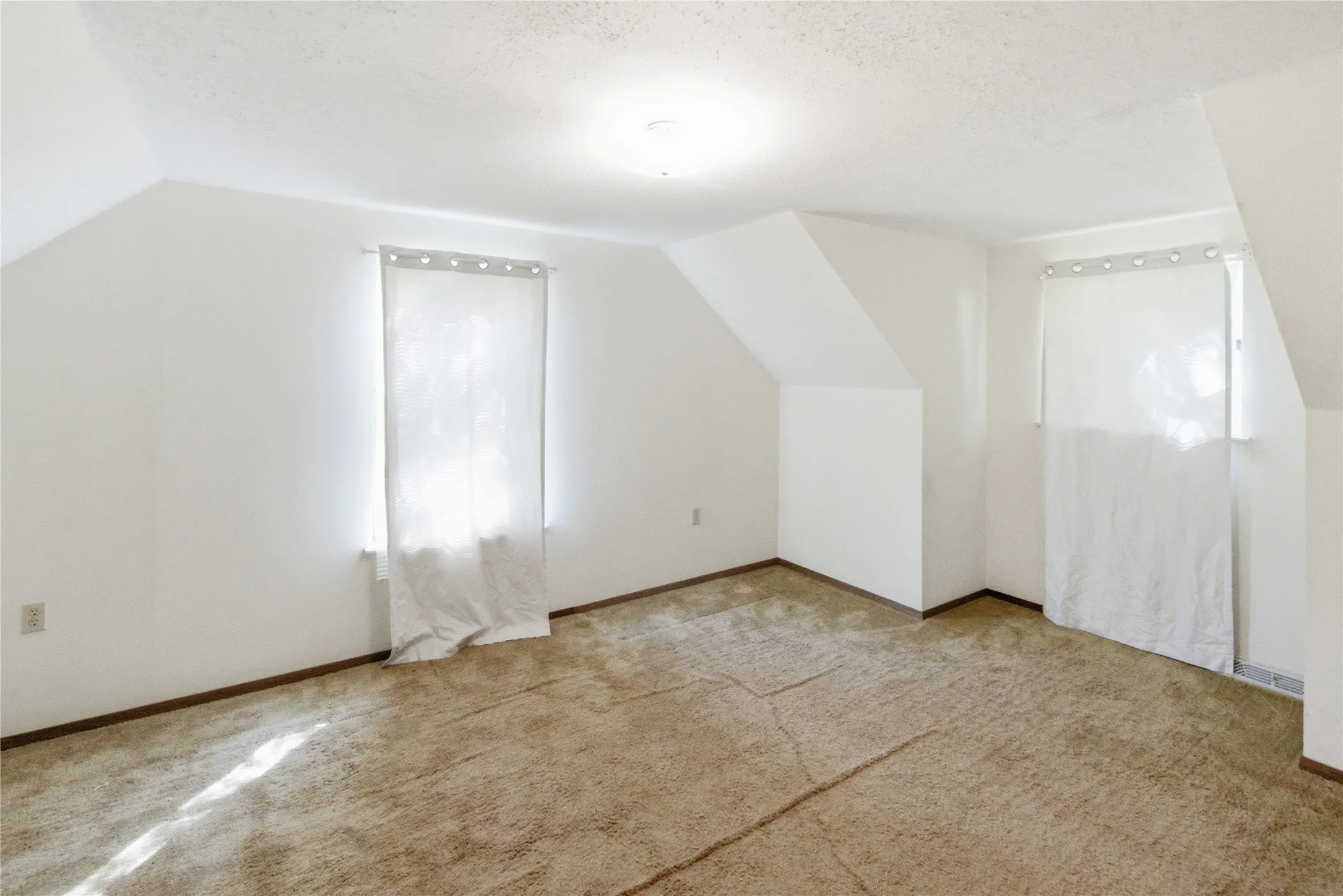Single Family Residence For Sale in Bosque County , 368 County Road 3625, Clifton, Texas 76634, 3 Bedroom, 2 Bathroom, 3 Garage spaces, 2,240 Sqft, built in 1985, mls#21179192, Real Estate Agent in Clifton, Homes For Sale in Bosque county, Homes For Sale in Clifton, Realtor in Clifton Texas, Real Estate Brokerage Independent Realty Texas, Luminita Cordes Realtor