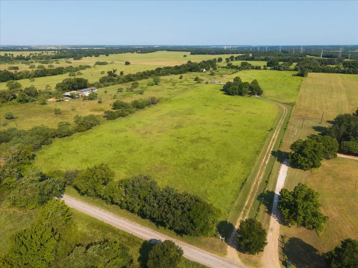 Single Family Residence For Sale in Bosque County , 368 County Road 3625, Clifton, Texas 76634, 3 Bedroom, 2 Bathroom, 3 Garage spaces, 2,240 Sqft, built in 1985, mls#21179192, Real Estate Agent in Clifton, Homes For Sale in Bosque county, Homes For Sale in Clifton, Realtor in Clifton Texas, Real Estate Brokerage Independent Realty Texas, Luminita Cordes Realtor