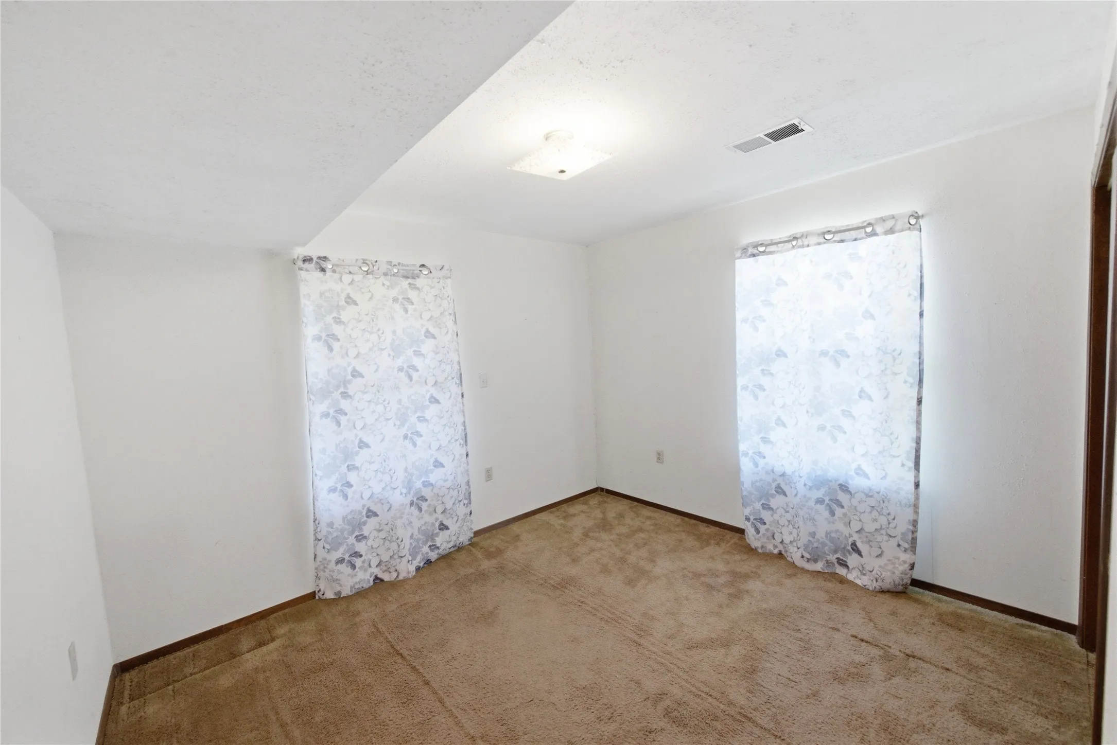 Single Family Residence For Sale in Bosque County , 368 County Road 3625, Clifton, Texas 76634, 3 Bedroom, 2 Bathroom, 3 Garage spaces, 2,240 Sqft, built in 1985, mls#21179192, Real Estate Agent in Clifton, Homes For Sale in Bosque county, Homes For Sale in Clifton, Realtor in Clifton Texas, Real Estate Brokerage Independent Realty Texas, Luminita Cordes Realtor