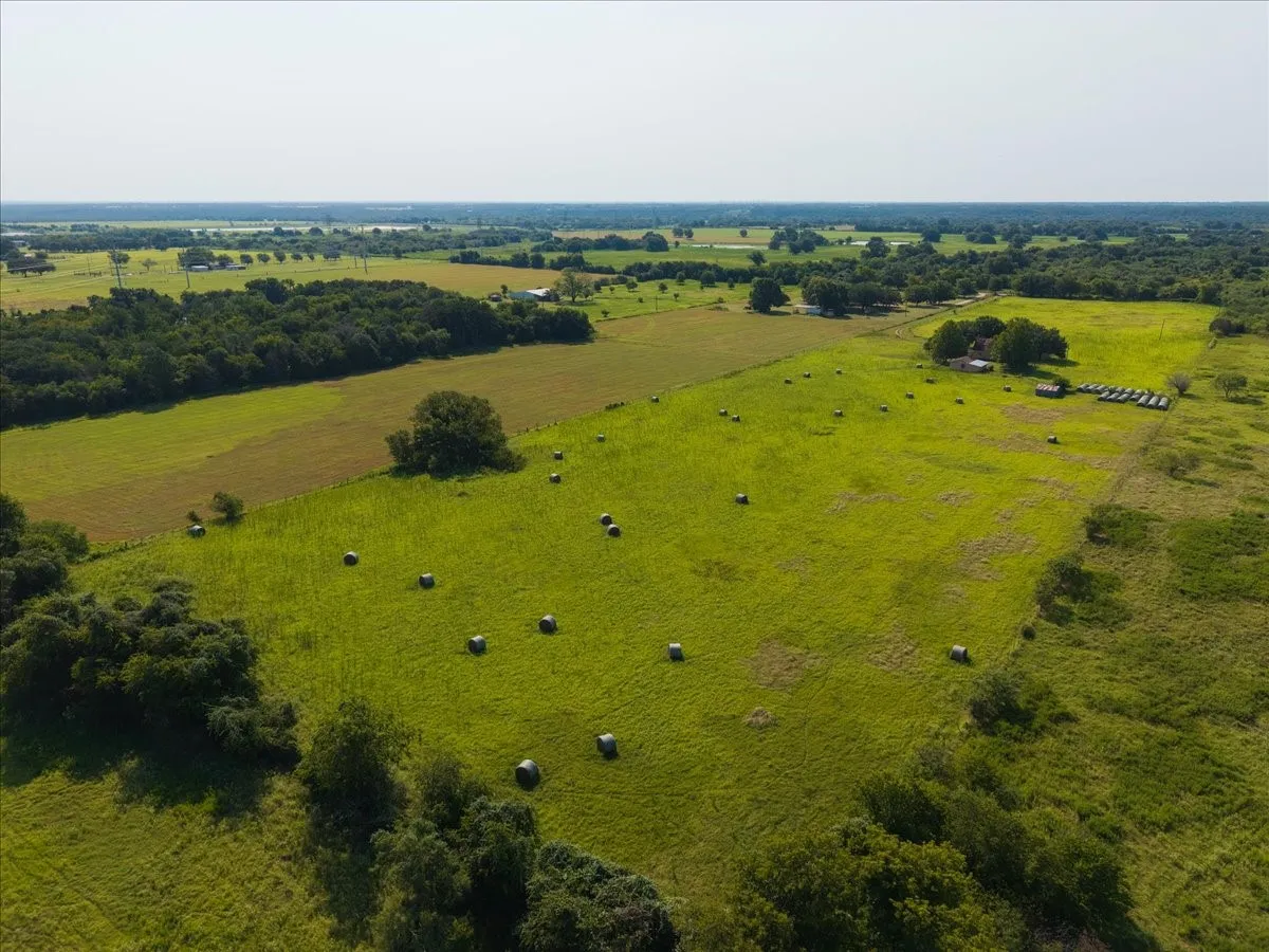 Single Family Residence For Sale in Bosque County , 368 County Road 3625, Clifton, Texas 76634, 3 Bedroom, 2 Bathroom, 3 Garage spaces, 2,240 Sqft, built in 1985, mls#21179192, Real Estate Agent in Clifton, Homes For Sale in Bosque county, Homes For Sale in Clifton, Realtor in Clifton Texas, Real Estate Brokerage Independent Realty Texas, Luminita Cordes Realtor