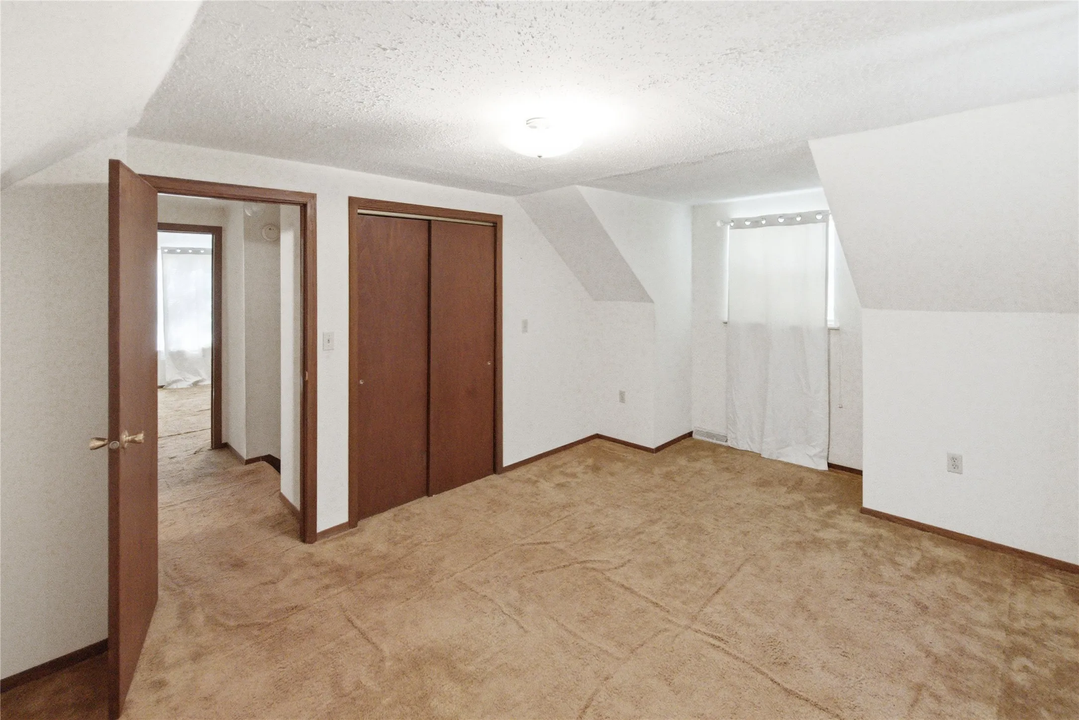 Single Family Residence For Sale in Bosque County , 368 County Road 3625, Clifton, Texas 76634, 3 Bedroom, 2 Bathroom, 3 Garage spaces, 2,240 Sqft, built in 1985, mls#21179192, Real Estate Agent in Clifton, Homes For Sale in Bosque county, Homes For Sale in Clifton, Realtor in Clifton Texas, Real Estate Brokerage Independent Realty Texas, Luminita Cordes Realtor