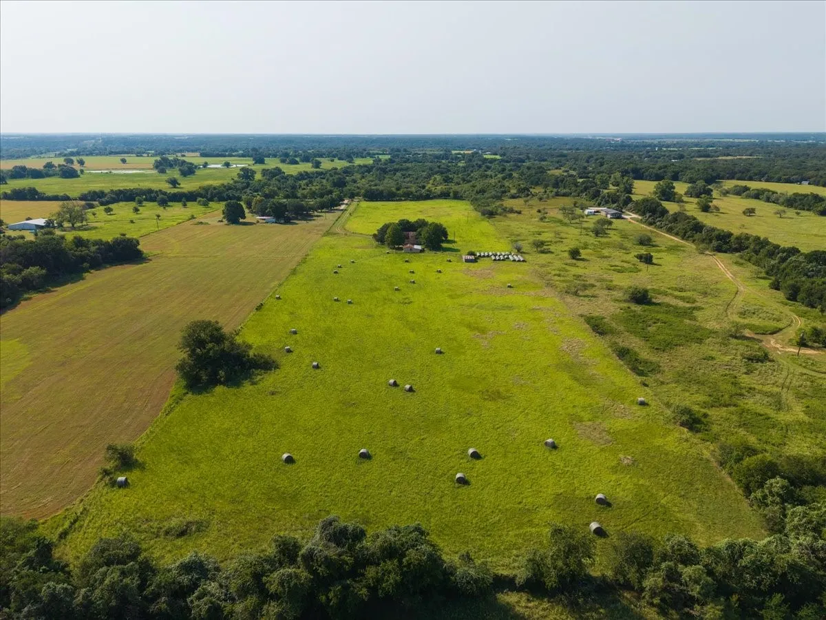 Single Family Residence For Sale in Bosque County , 368 County Road 3625, Clifton, Texas 76634, 3 Bedroom, 2 Bathroom, 3 Garage spaces, 2,240 Sqft, built in 1985, mls#21179192, Real Estate Agent in Clifton, Homes For Sale in Bosque county, Homes For Sale in Clifton, Realtor in Clifton Texas, Real Estate Brokerage Independent Realty Texas, Luminita Cordes Realtor