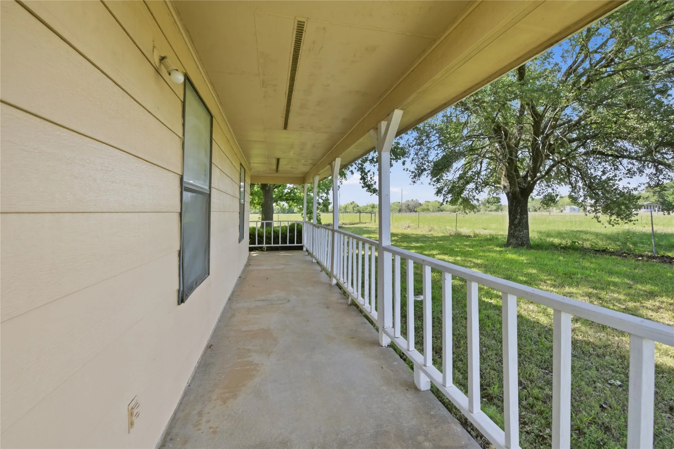 Single Family Residence For Sale in Bosque County , 368 County Road 3625, Clifton, Texas 76634, 3 Bedroom, 2 Bathroom, 3 Garage spaces, 2,240 Sqft, built in 1985, mls#21179192, Real Estate Agent in Clifton, Homes For Sale in Bosque county, Homes For Sale in Clifton, Realtor in Clifton Texas, Real Estate Brokerage Independent Realty Texas, Luminita Cordes Realtor