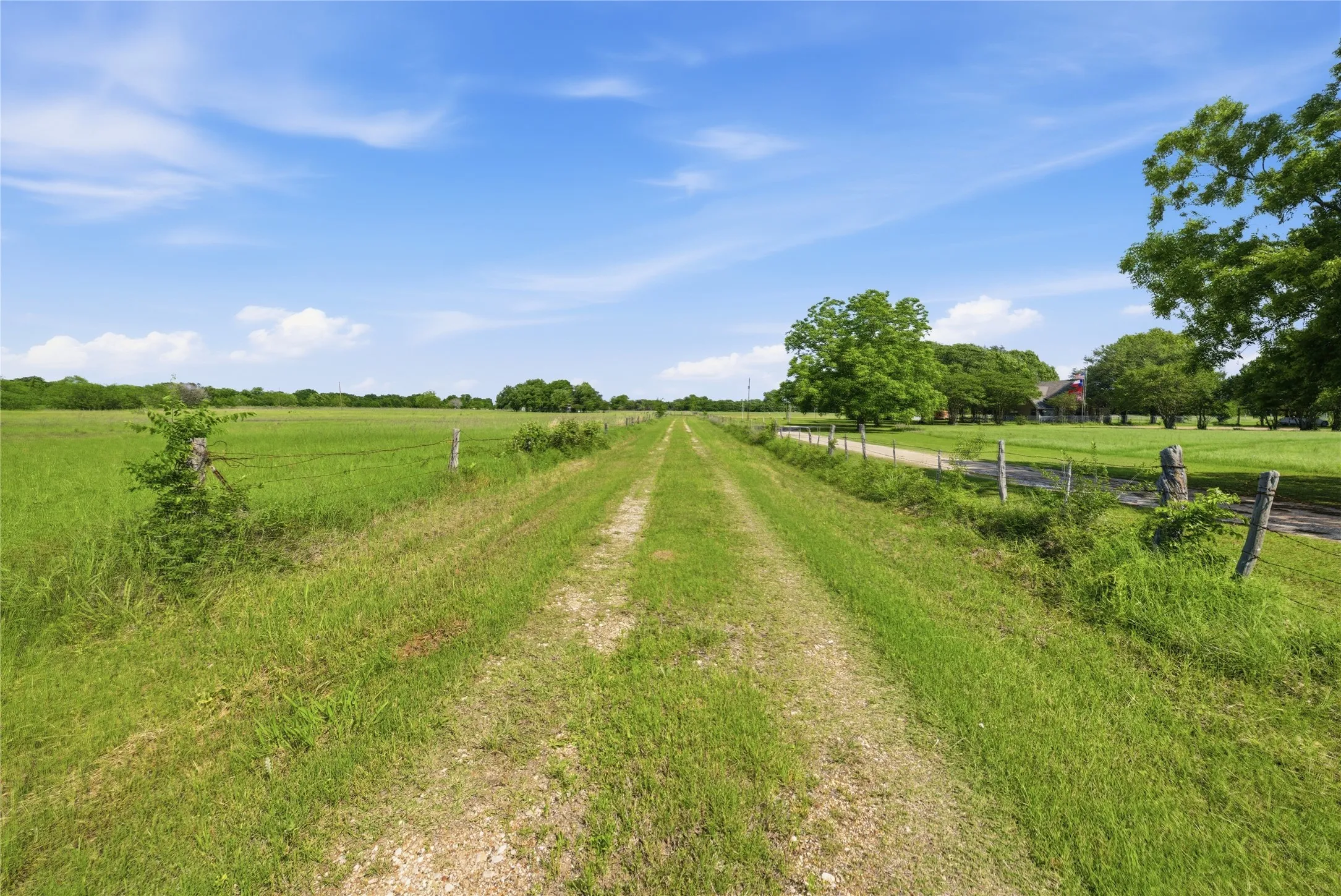 Single Family Residence For Sale in Bosque County , 368 County Road 3625, Clifton, Texas 76634, 3 Bedroom, 2 Bathroom, 3 Garage spaces, 2,240 Sqft, built in 1985, mls#21179192, Real Estate Agent in Clifton, Homes For Sale in Bosque county, Homes For Sale in Clifton, Realtor in Clifton Texas, Real Estate Brokerage Independent Realty Texas, Luminita Cordes Realtor
