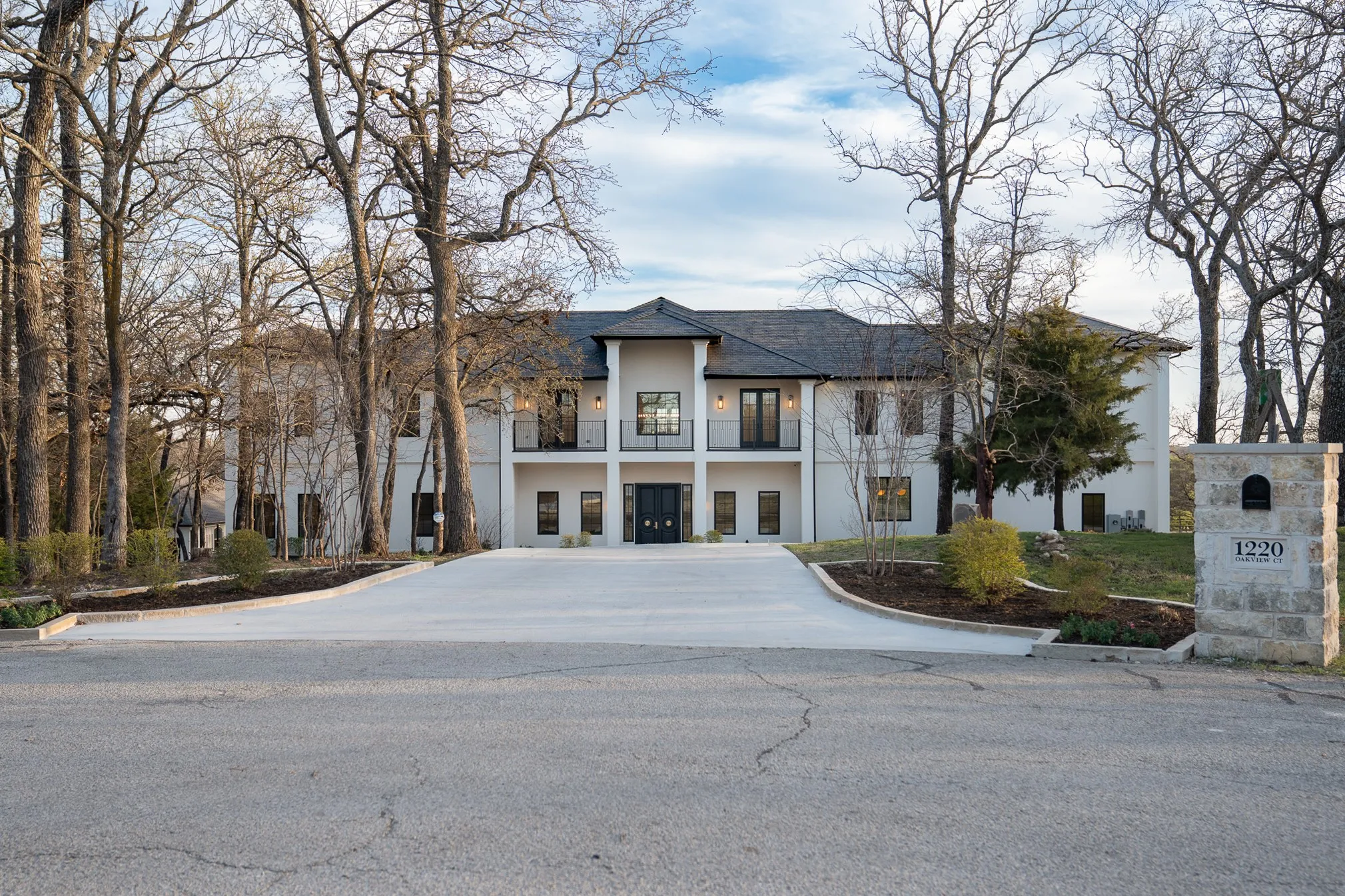 Single Family Residence For Sale in Denton County , 1230 Oak View Court, Oak Point, Texas 75068, 6 Bedroom, 8 Bathroom, 5 Garage spaces, 13,361 Sqft, built in 2021, New Construction - Complete, mls#21177690, Real Estate Agent in Oak Point, Homes For Sale in Denton county, Homes For Sale in Oak Point, Realtor in Oak Point Texas, Real Estate Brokerage Independent Realty Texas, Luminita Cordes Realtor