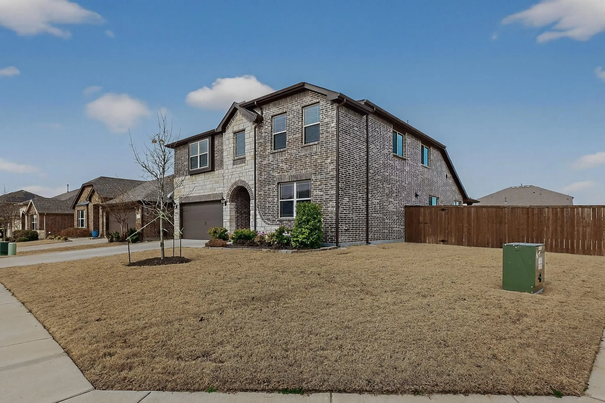 Single Family Residence For Sale in Denton County , 1261 Pleasant Knoll Trail, Aubrey, Texas 76227, 5 Bedroom, 4 Bathroom, 2 Garage spaces, 3,056 Sqft, built in 2021, Preowned, mls#21178255, Real Estate Agent in Aubrey, Homes For Sale in Denton county, Homes For Sale in Aubrey, Realtor in Aubrey Texas, Real Estate Brokerage Independent Realty Texas, Luminita Cordes Realtor