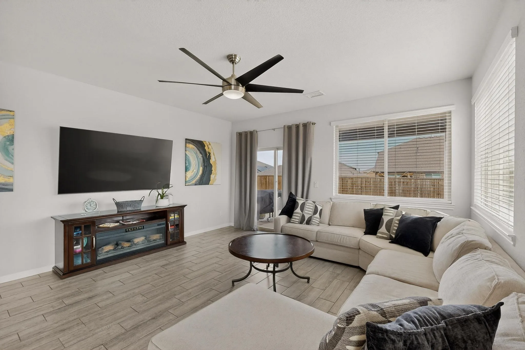 Single Family Residence For Sale in Denton County , 1261 Pleasant Knoll Trail, Aubrey, Texas 76227, 5 Bedroom, 4 Bathroom, 2 Garage spaces, 3,056 Sqft, built in 2021, Preowned, mls#21178255, Real Estate Agent in Aubrey, Homes For Sale in Denton county, Homes For Sale in Aubrey, Realtor in Aubrey Texas, Real Estate Brokerage Independent Realty Texas, Luminita Cordes Realtor