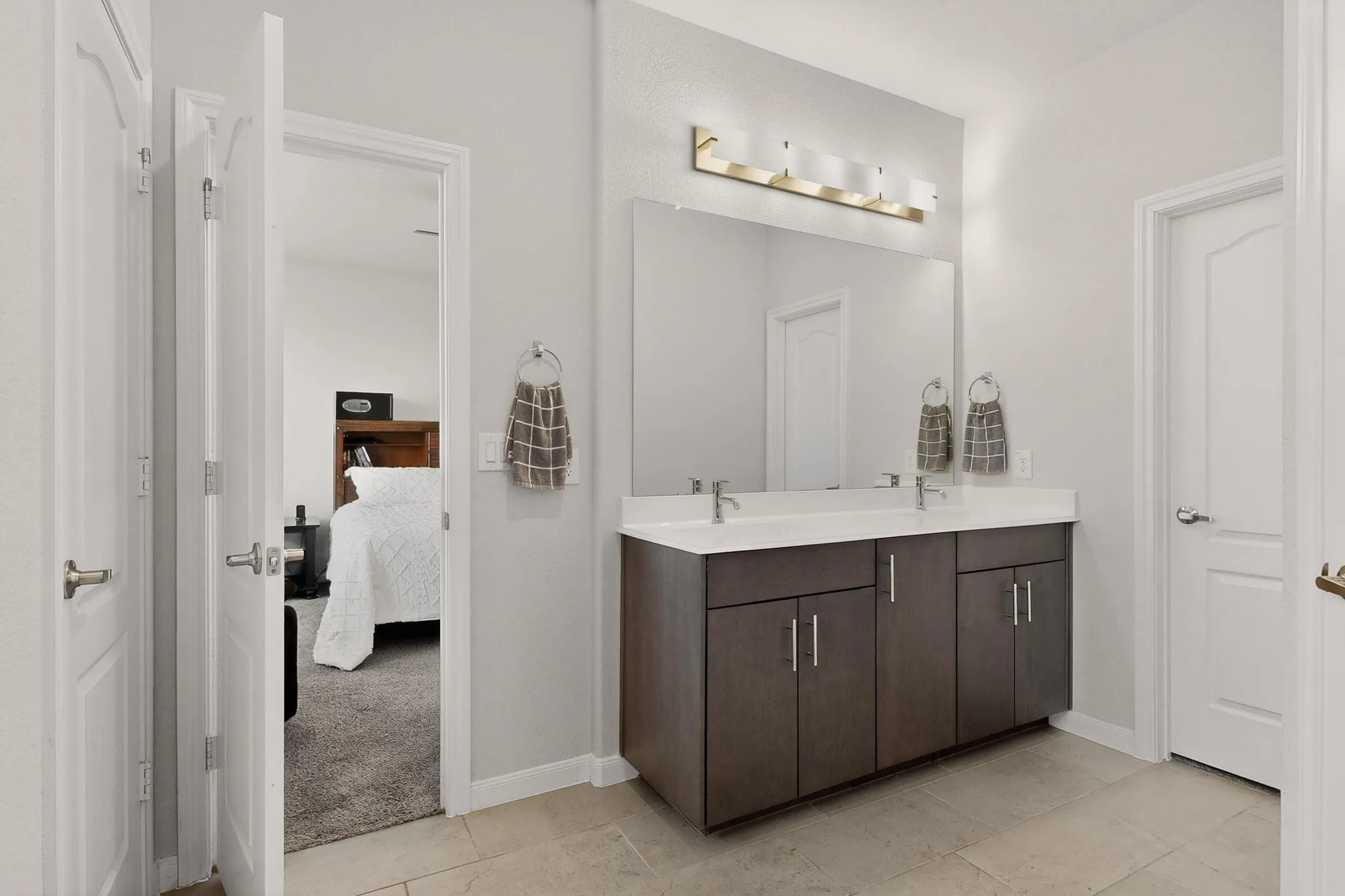 Single Family Residence For Sale in Denton County , 1261 Pleasant Knoll Trail, Aubrey, Texas 76227, 5 Bedroom, 4 Bathroom, 2 Garage spaces, 3,056 Sqft, built in 2021, Preowned, mls#21178255, Real Estate Agent in Aubrey, Homes For Sale in Denton county, Homes For Sale in Aubrey, Realtor in Aubrey Texas, Real Estate Brokerage Independent Realty Texas, Luminita Cordes Realtor
