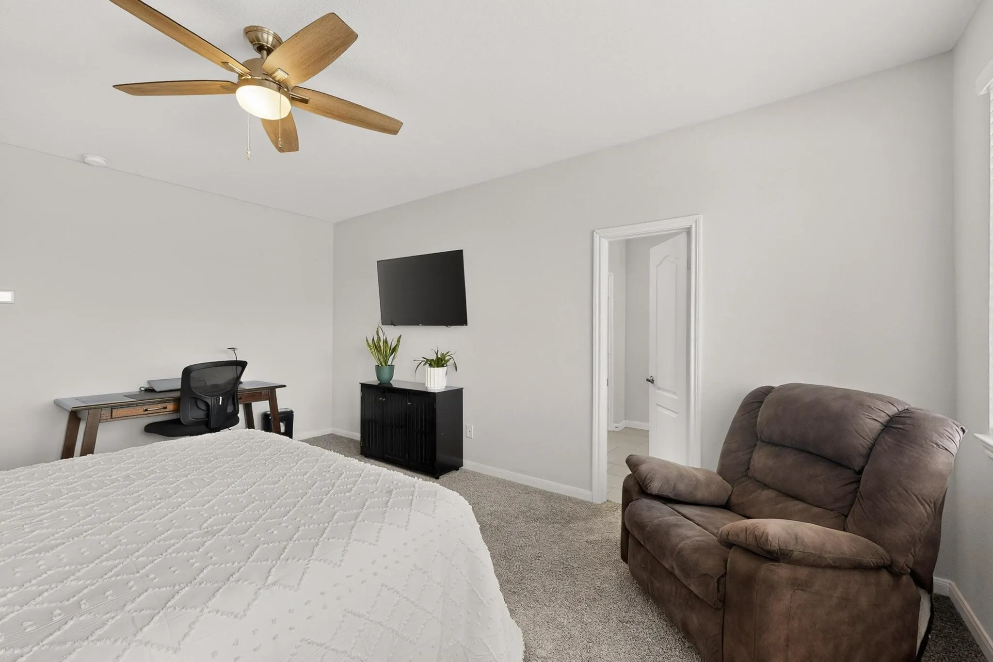 Single Family Residence For Sale in Denton County , 1261 Pleasant Knoll Trail, Aubrey, Texas 76227, 5 Bedroom, 4 Bathroom, 2 Garage spaces, 3,056 Sqft, built in 2021, Preowned, mls#21178255, Real Estate Agent in Aubrey, Homes For Sale in Denton county, Homes For Sale in Aubrey, Realtor in Aubrey Texas, Real Estate Brokerage Independent Realty Texas, Luminita Cordes Realtor