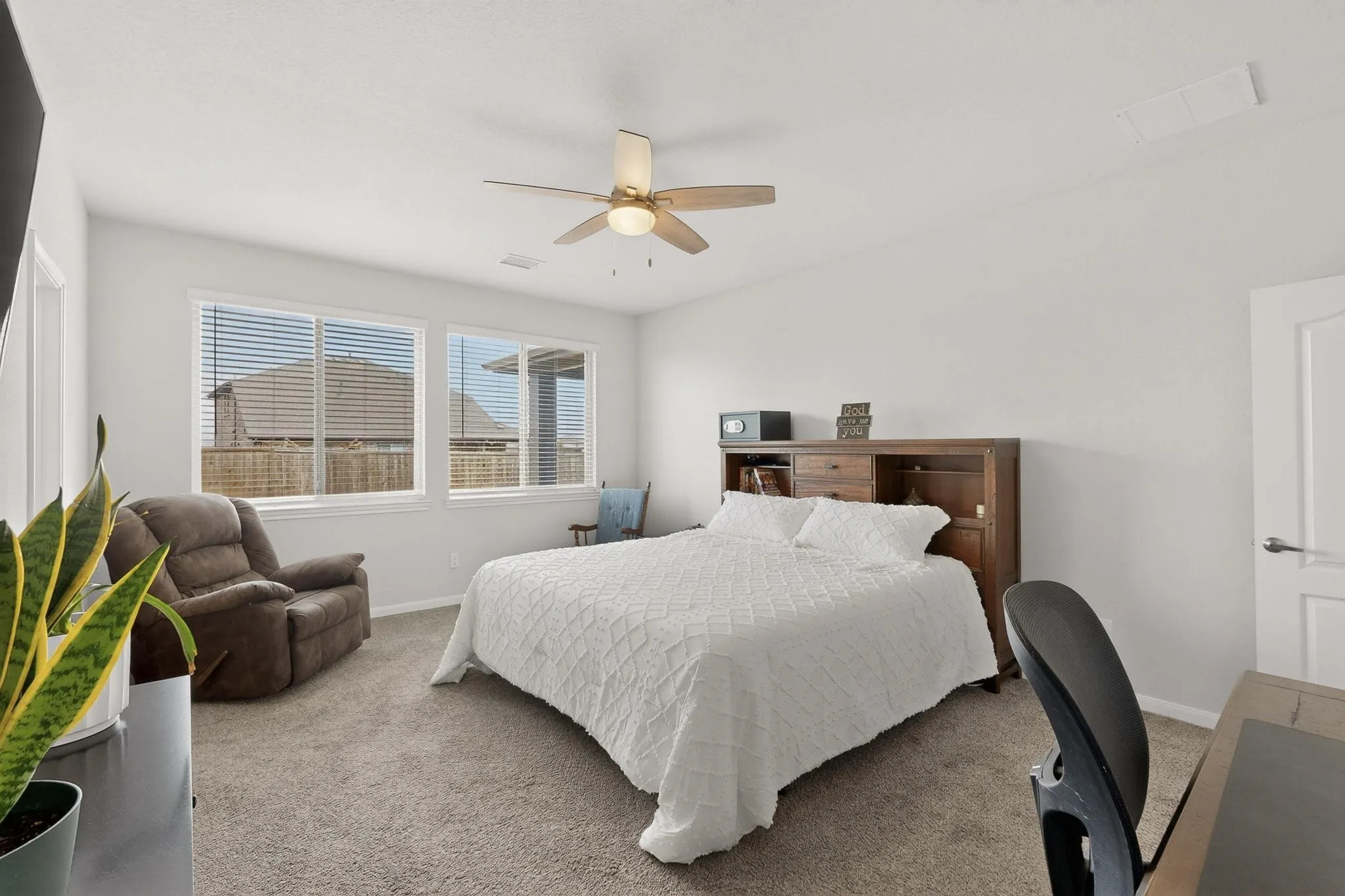 Single Family Residence For Sale in Denton County , 1261 Pleasant Knoll Trail, Aubrey, Texas 76227, 5 Bedroom, 4 Bathroom, 2 Garage spaces, 3,056 Sqft, built in 2021, Preowned, mls#21178255, Real Estate Agent in Aubrey, Homes For Sale in Denton county, Homes For Sale in Aubrey, Realtor in Aubrey Texas, Real Estate Brokerage Independent Realty Texas, Luminita Cordes Realtor