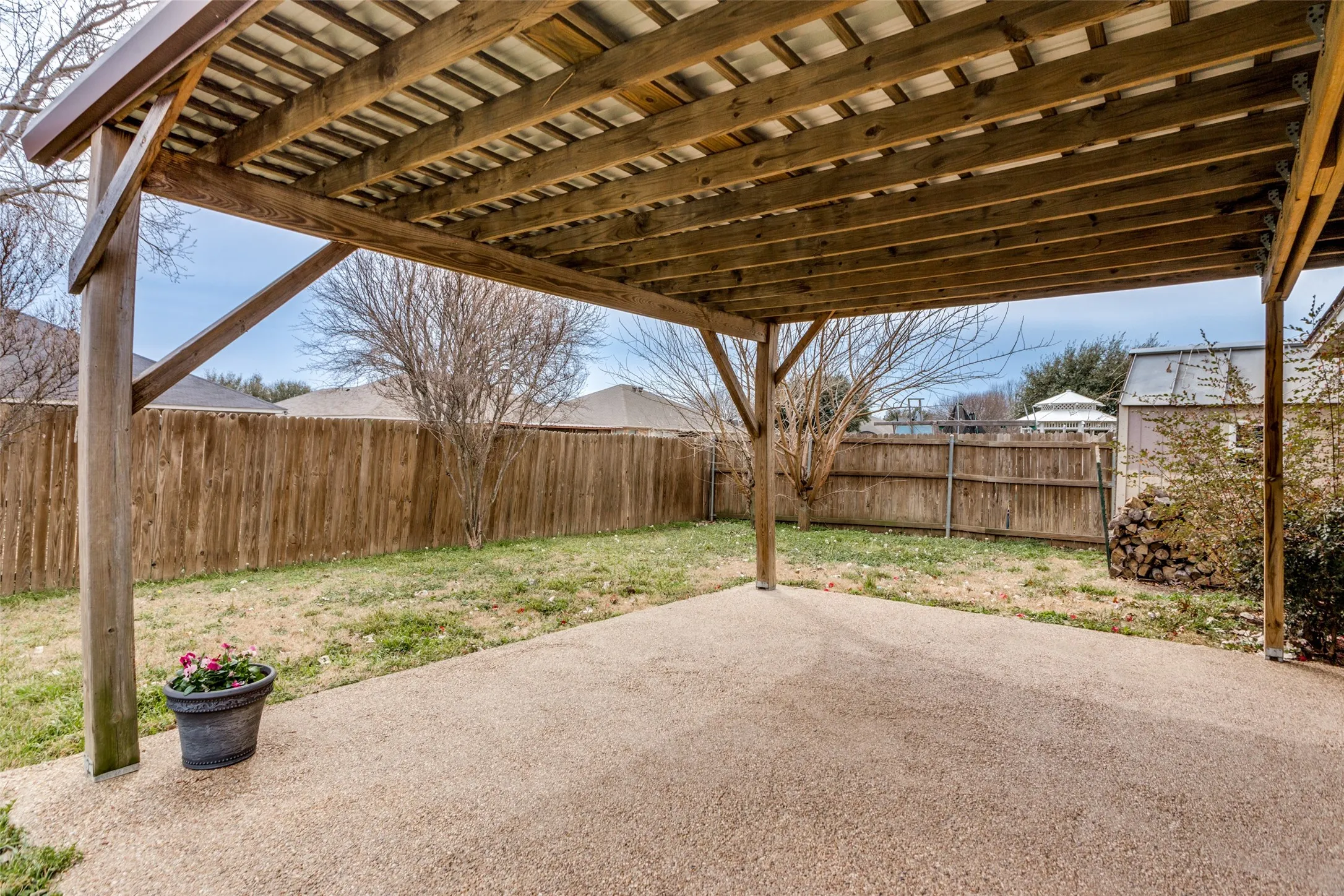 Single Family Residence For Sale in Johnson County , 221 Rose Avenue, Cleburne, Texas 76033, 3 Bedroom, 2 Bathroom, 2 Garage spaces, 1,859 Sqft, built in 2006, Preowned, mls#21176531, Real Estate Agent in Cleburne, Homes For Sale in Johnson county, Homes For Sale in Cleburne, Realtor in Cleburne Texas, Real Estate Brokerage Independent Realty Texas, Luminita Cordes Realtor