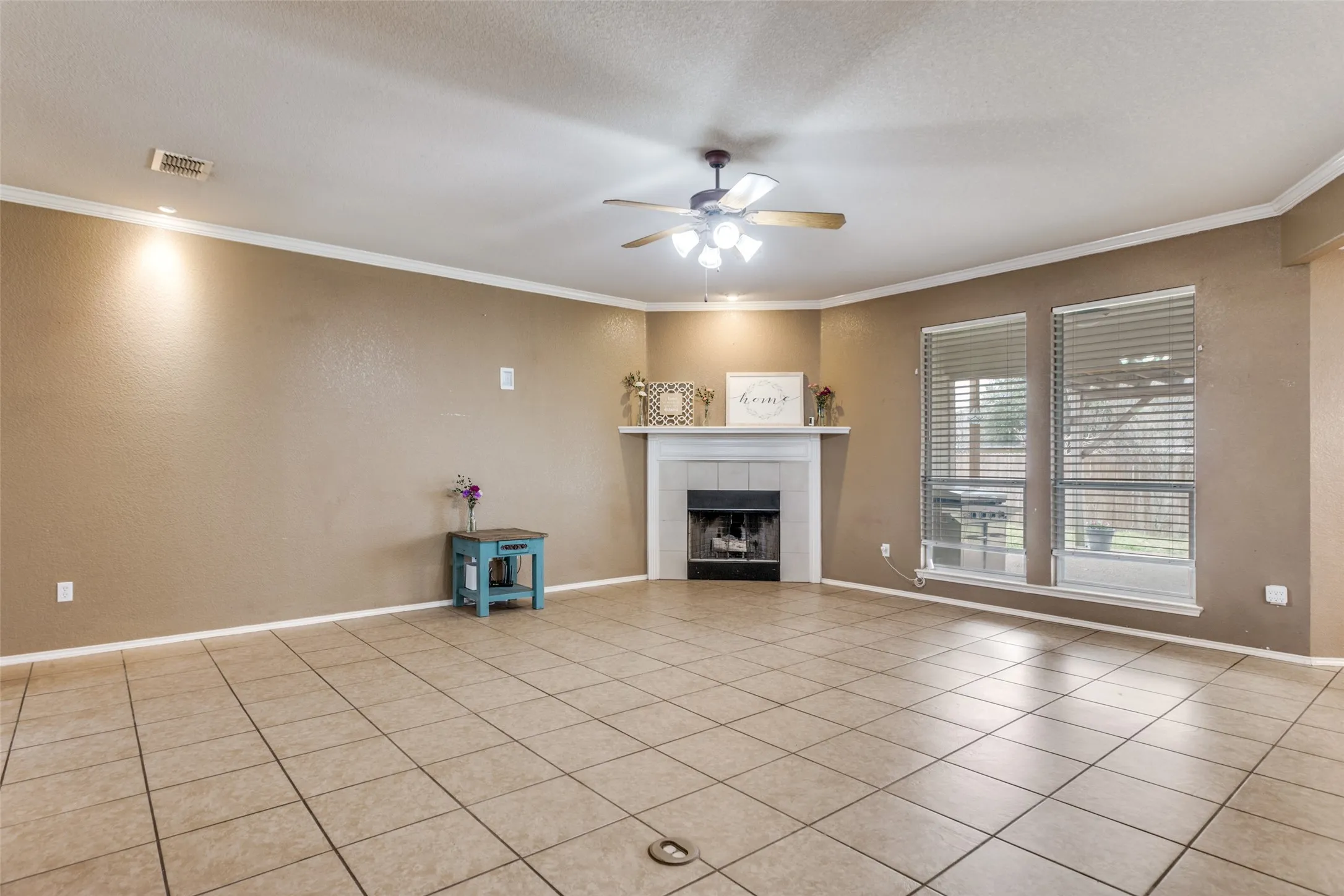 Single Family Residence For Sale in Johnson County , 221 Rose Avenue, Cleburne, Texas 76033, 3 Bedroom, 2 Bathroom, 2 Garage spaces, 1,859 Sqft, built in 2006, Preowned, mls#21176531, Real Estate Agent in Cleburne, Homes For Sale in Johnson county, Homes For Sale in Cleburne, Realtor in Cleburne Texas, Real Estate Brokerage Independent Realty Texas, Luminita Cordes Realtor