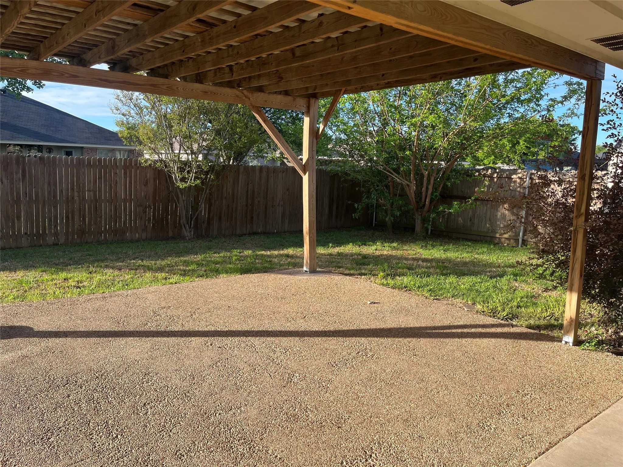 Single Family Residence For Sale in Johnson County , 221 Rose Avenue, Cleburne, Texas 76033, 3 Bedroom, 2 Bathroom, 2 Garage spaces, 1,859 Sqft, built in 2006, Preowned, mls#21176531, Real Estate Agent in Cleburne, Homes For Sale in Johnson county, Homes For Sale in Cleburne, Realtor in Cleburne Texas, Real Estate Brokerage Independent Realty Texas, Luminita Cordes Realtor