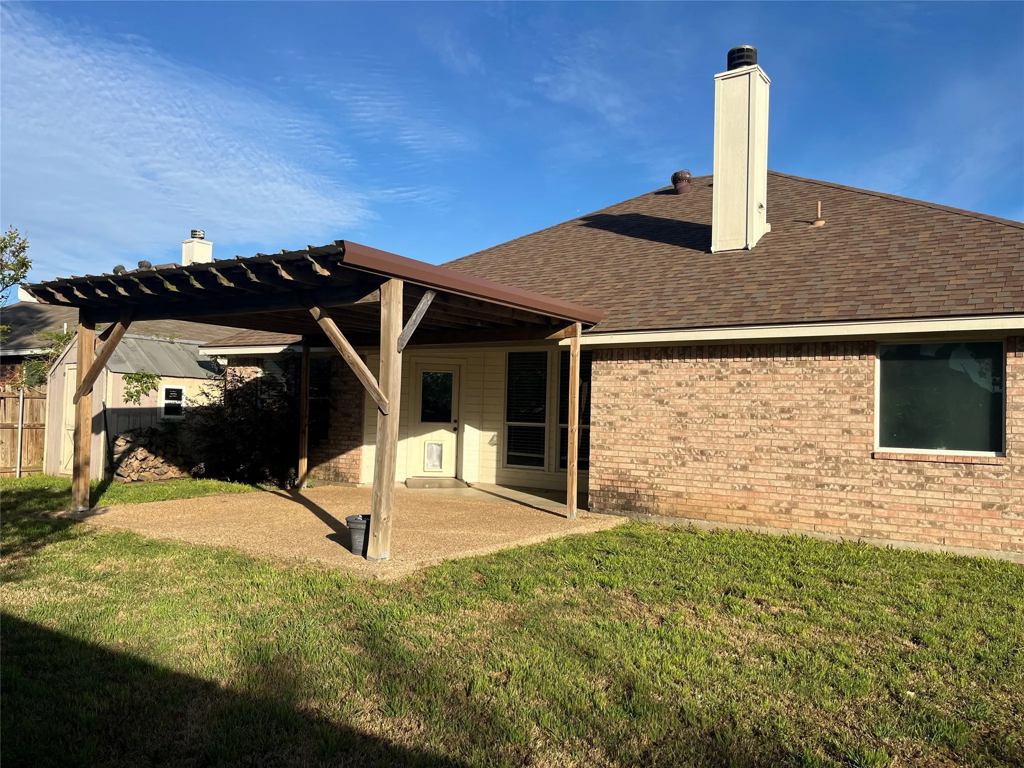 Single Family Residence For Sale in Johnson County , 221 Rose Avenue, Cleburne, Texas 76033, 3 Bedroom, 2 Bathroom, 2 Garage spaces, 1,859 Sqft, built in 2006, Preowned, mls#21176531, Real Estate Agent in Cleburne, Homes For Sale in Johnson county, Homes For Sale in Cleburne, Realtor in Cleburne Texas, Real Estate Brokerage Independent Realty Texas, Luminita Cordes Realtor