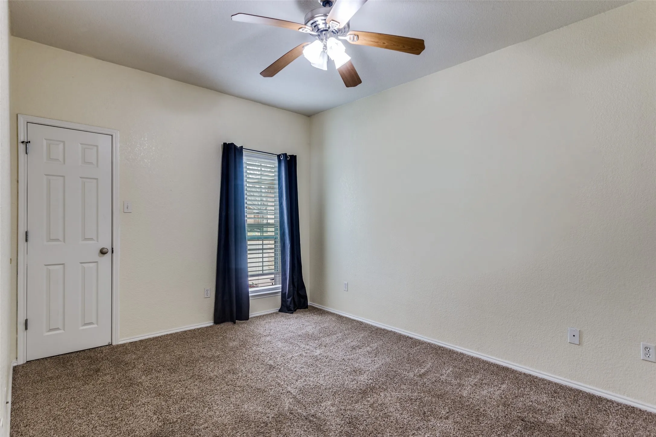 Single Family Residence For Sale in Johnson County , 221 Rose Avenue, Cleburne, Texas 76033, 3 Bedroom, 2 Bathroom, 2 Garage spaces, 1,859 Sqft, built in 2006, Preowned, mls#21176531, Real Estate Agent in Cleburne, Homes For Sale in Johnson county, Homes For Sale in Cleburne, Realtor in Cleburne Texas, Real Estate Brokerage Independent Realty Texas, Luminita Cordes Realtor