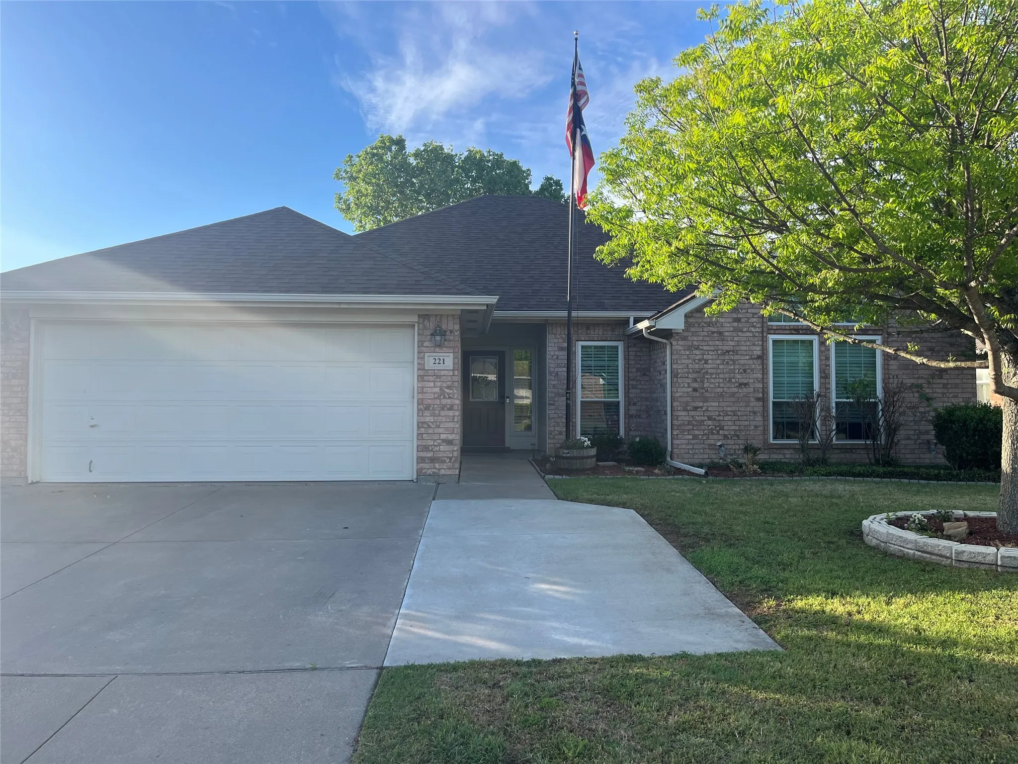 Single Family Residence For Sale in Johnson County , 221 Rose Avenue, Cleburne, Texas 76033, 3 Bedroom, 2 Bathroom, 2 Garage spaces, 1,859 Sqft, built in 2006, Preowned, mls#21176531, Real Estate Agent in Cleburne, Homes For Sale in Johnson county, Homes For Sale in Cleburne, Realtor in Cleburne Texas, Real Estate Brokerage Independent Realty Texas, Luminita Cordes Realtor