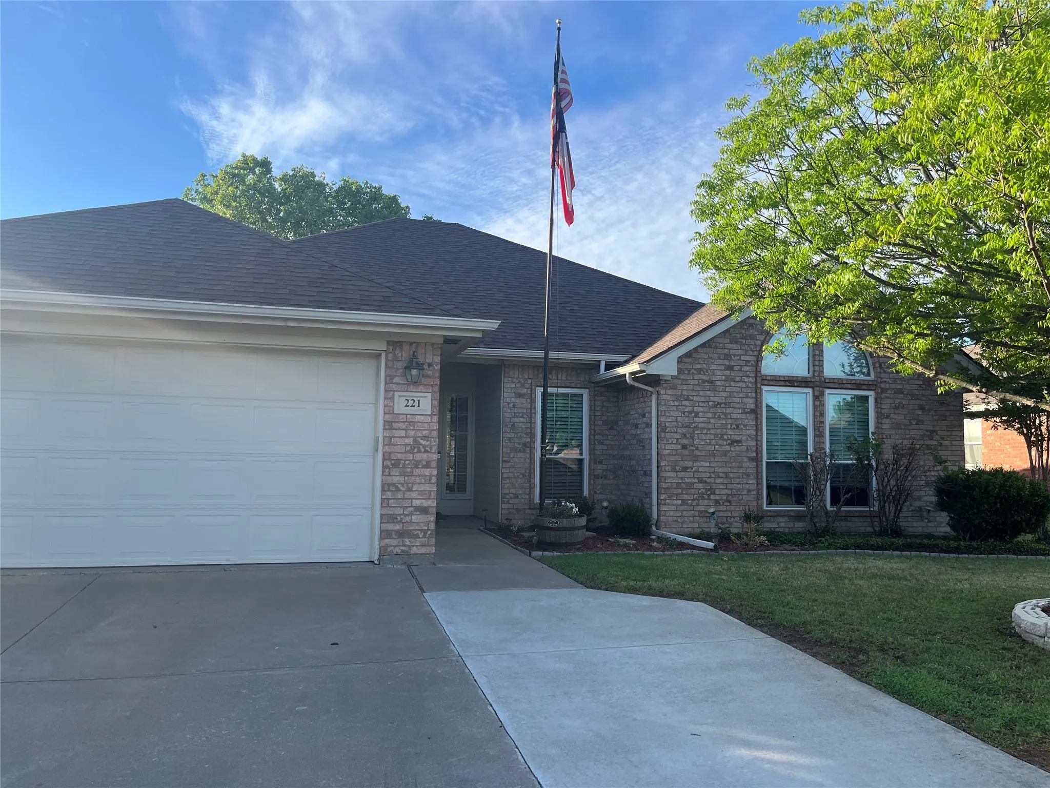 Single Family Residence For Sale in Johnson County , 221 Rose Avenue, Cleburne, Texas 76033, 3 Bedroom, 2 Bathroom, 2 Garage spaces, 1,859 Sqft, built in 2006, Preowned, mls#21176531, Real Estate Agent in Cleburne, Homes For Sale in Johnson county, Homes For Sale in Cleburne, Realtor in Cleburne Texas, Real Estate Brokerage Independent Realty Texas, Luminita Cordes Realtor