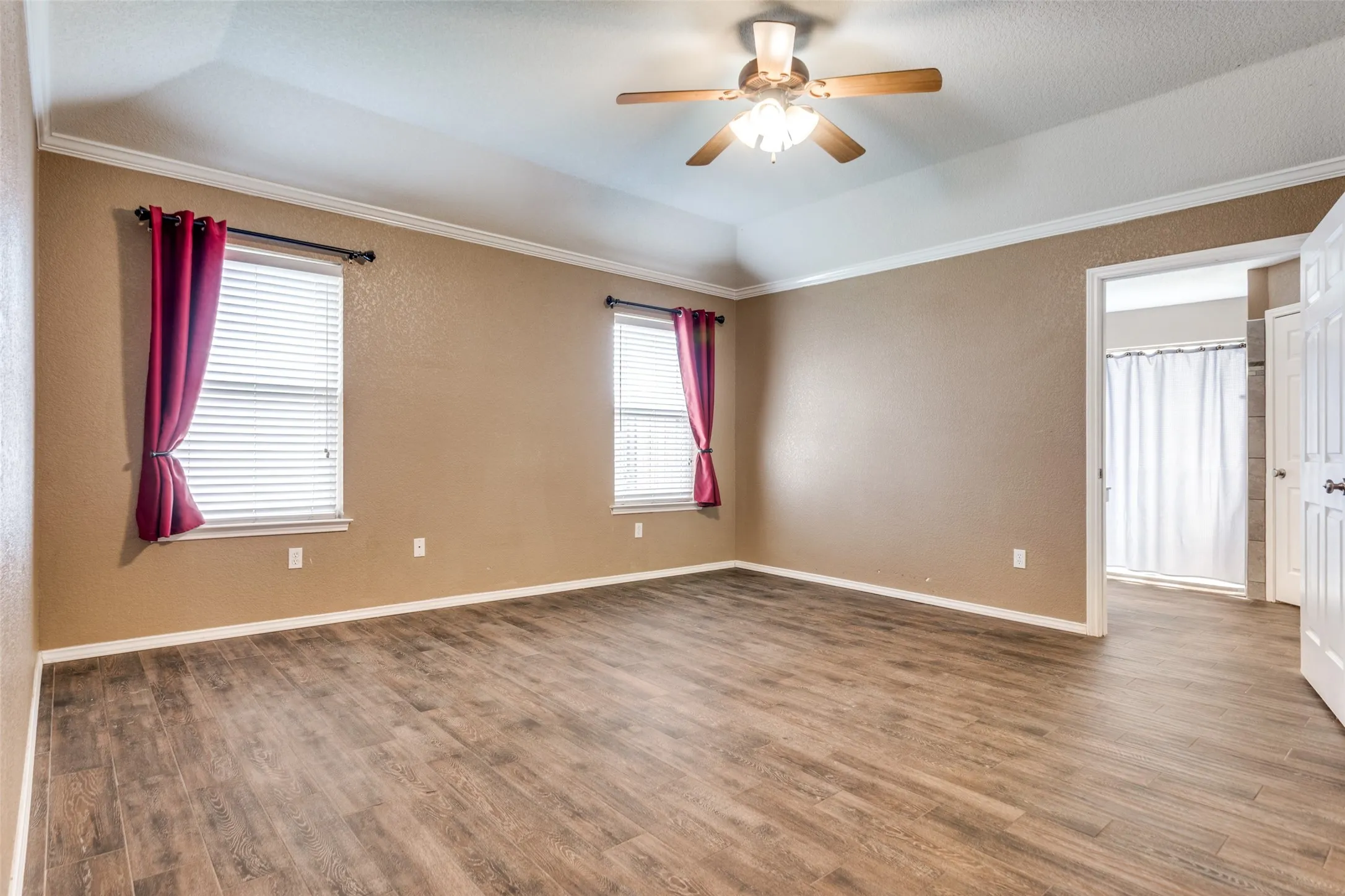 Single Family Residence For Sale in Johnson County , 221 Rose Avenue, Cleburne, Texas 76033, 3 Bedroom, 2 Bathroom, 2 Garage spaces, 1,859 Sqft, built in 2006, Preowned, mls#21176531, Real Estate Agent in Cleburne, Homes For Sale in Johnson county, Homes For Sale in Cleburne, Realtor in Cleburne Texas, Real Estate Brokerage Independent Realty Texas, Luminita Cordes Realtor