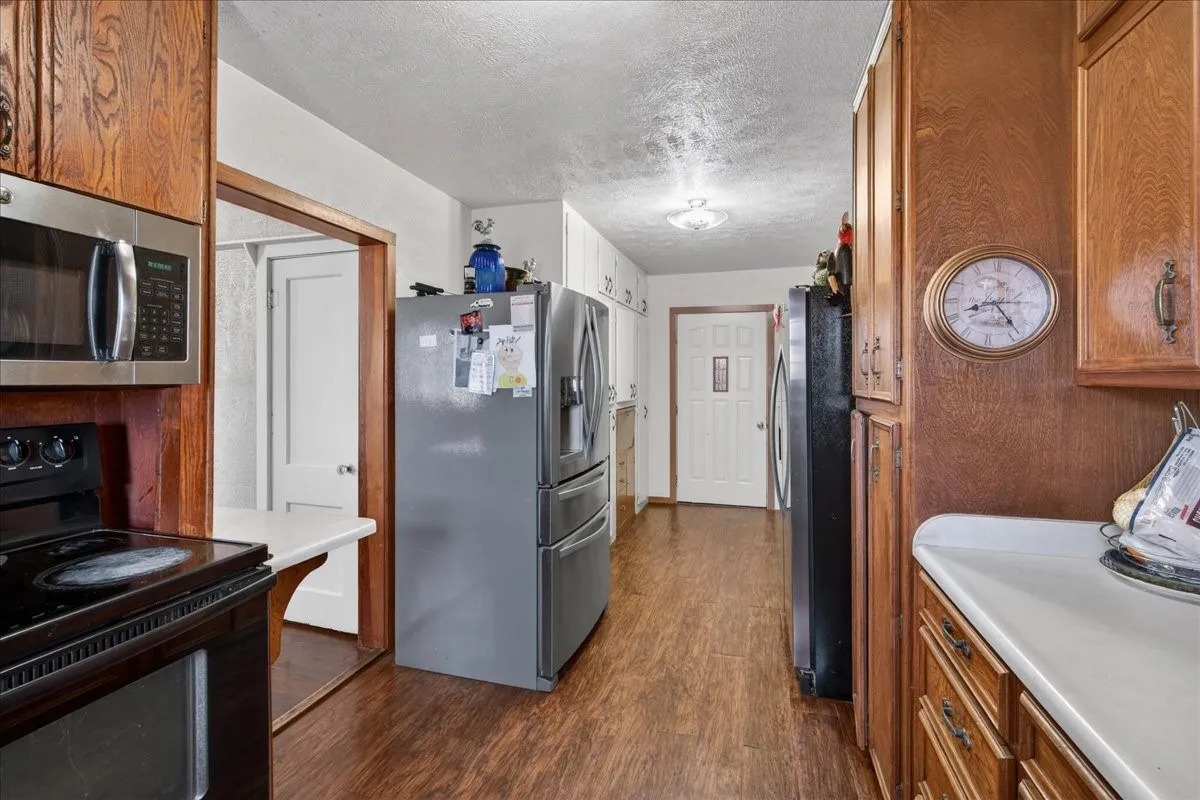 Single Family Residence For Sale in Comanche County , 900 Fm 2921, De Leon, Texas 76444, 3 Bedroom, 3 Bathroom, 2 Garage spaces, 1,052 Sqft, built in 1945, Preowned, Price $299,999, mls#21179279, Real Estate Agent in De Leon, Homes For Sale in Comanche county, Homes For Sale in De Leon, Realtor in De Leon Texas, Real Estate Brokerage Independent Realty Texas, Luminita Cordes Realtor