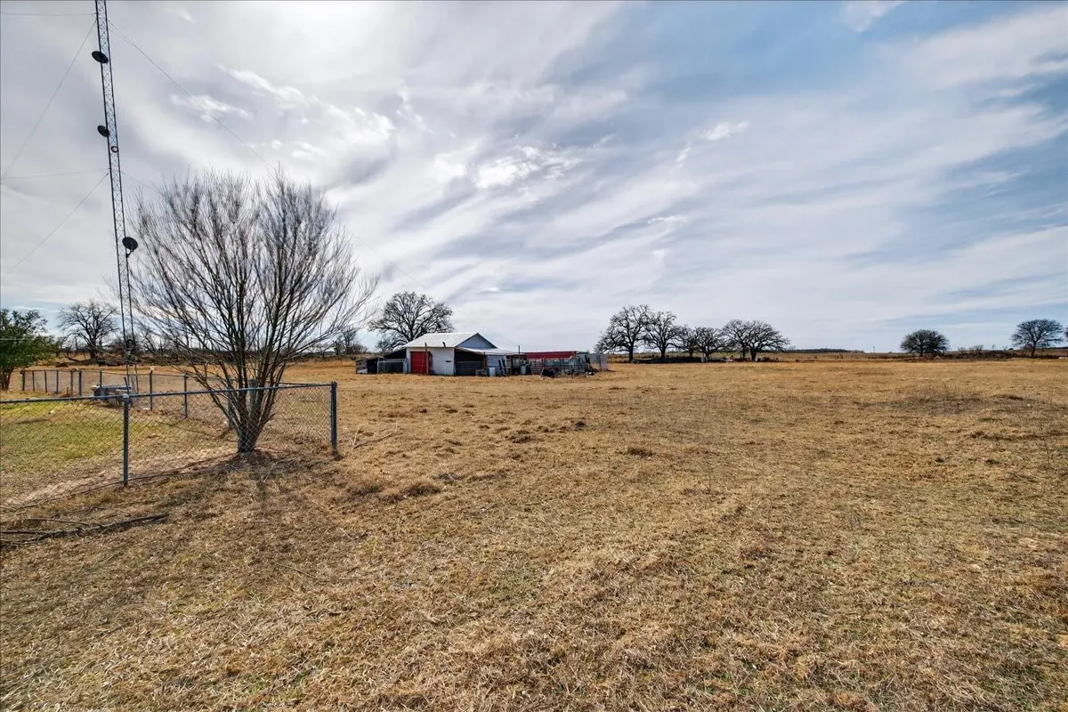 Single Family Residence For Sale in Comanche County , 900 Fm 2921, De Leon, Texas 76444, 3 Bedroom, 3 Bathroom, 2 Garage spaces, 1,052 Sqft, built in 1945, Preowned, Price $299,999, mls#21179279, Real Estate Agent in De Leon, Homes For Sale in Comanche county, Homes For Sale in De Leon, Realtor in De Leon Texas, Real Estate Brokerage Independent Realty Texas, Luminita Cordes Realtor