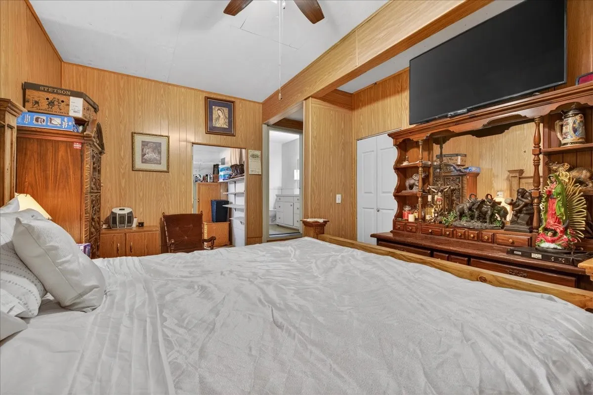 Single Family Residence For Sale in Comanche County , 900 Fm 2921, De Leon, Texas 76444, 3 Bedroom, 3 Bathroom, 2 Garage spaces, 1,052 Sqft, built in 1945, Preowned, Price $299,999, mls#21179279, Real Estate Agent in De Leon, Homes For Sale in Comanche county, Homes For Sale in De Leon, Realtor in De Leon Texas, Real Estate Brokerage Independent Realty Texas, Luminita Cordes Realtor