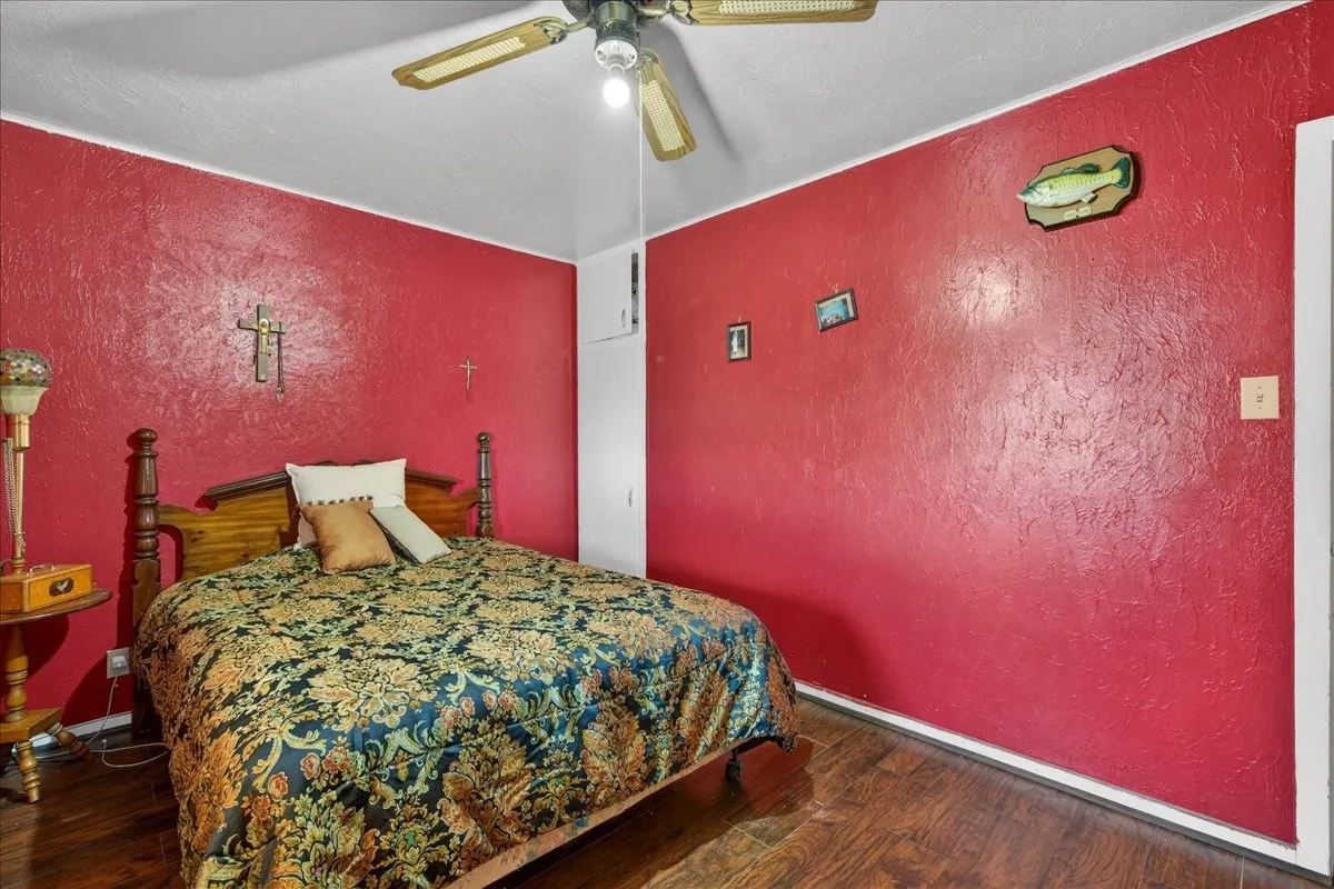 Single Family Residence For Sale in Comanche County , 900 Fm 2921, De Leon, Texas 76444, 3 Bedroom, 3 Bathroom, 2 Garage spaces, 1,052 Sqft, built in 1945, Preowned, Price $299,999, mls#21179279, Real Estate Agent in De Leon, Homes For Sale in Comanche county, Homes For Sale in De Leon, Realtor in De Leon Texas, Real Estate Brokerage Independent Realty Texas, Luminita Cordes Realtor