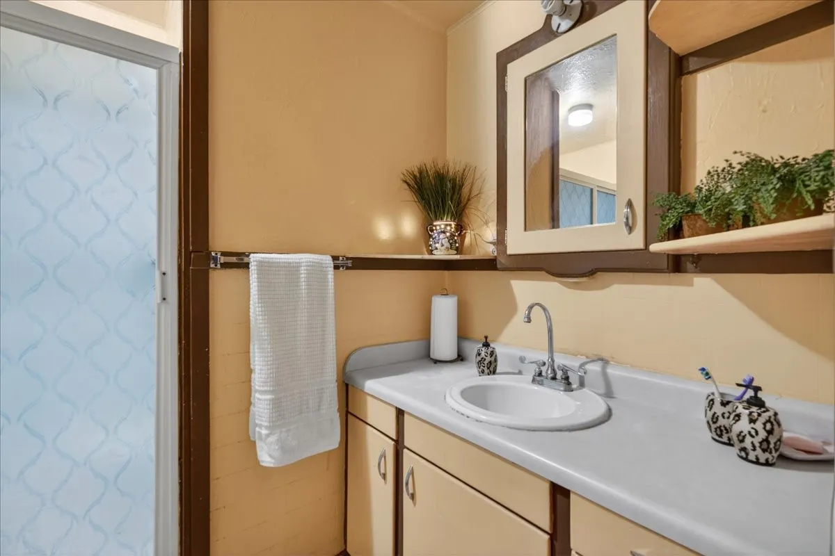 Single Family Residence For Sale in Comanche County , 900 Fm 2921, De Leon, Texas 76444, 3 Bedroom, 3 Bathroom, 2 Garage spaces, 1,052 Sqft, built in 1945, Preowned, Price $299,999, mls#21179279, Real Estate Agent in De Leon, Homes For Sale in Comanche county, Homes For Sale in De Leon, Realtor in De Leon Texas, Real Estate Brokerage Independent Realty Texas, Luminita Cordes Realtor