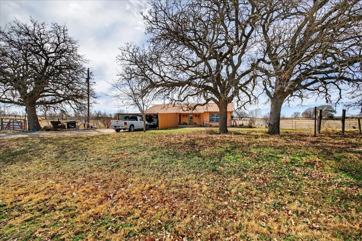 Single Family Residence For Sale in Comanche County , 900 Fm 2921, De Leon, Texas 76444, 3 Bedroom, 3 Bathroom, 2 Garage spaces, 1,052 Sqft, built in 1945, Preowned, Price $299,999, mls#21179279, Real Estate Agent in De Leon, Homes For Sale in Comanche county, Homes For Sale in De Leon, Realtor in De Leon Texas, Real Estate Brokerage Independent Realty Texas, Luminita Cordes Realtor