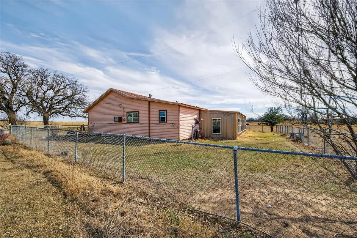 Single Family Residence For Sale in Comanche County , 900 Fm 2921, De Leon, Texas 76444, 3 Bedroom, 3 Bathroom, 2 Garage spaces, 1,052 Sqft, built in 1945, Preowned, Price $299,999, mls#21179279, Real Estate Agent in De Leon, Homes For Sale in Comanche county, Homes For Sale in De Leon, Realtor in De Leon Texas, Real Estate Brokerage Independent Realty Texas, Luminita Cordes Realtor