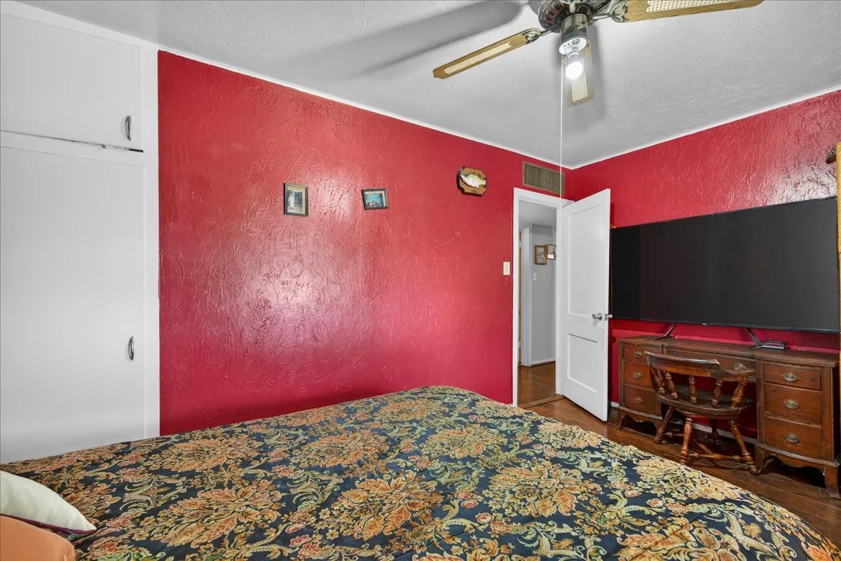 Single Family Residence For Sale in Comanche County , 900 Fm 2921, De Leon, Texas 76444, 3 Bedroom, 3 Bathroom, 2 Garage spaces, 1,052 Sqft, built in 1945, Preowned, Price $299,999, mls#21179279, Real Estate Agent in De Leon, Homes For Sale in Comanche county, Homes For Sale in De Leon, Realtor in De Leon Texas, Real Estate Brokerage Independent Realty Texas, Luminita Cordes Realtor