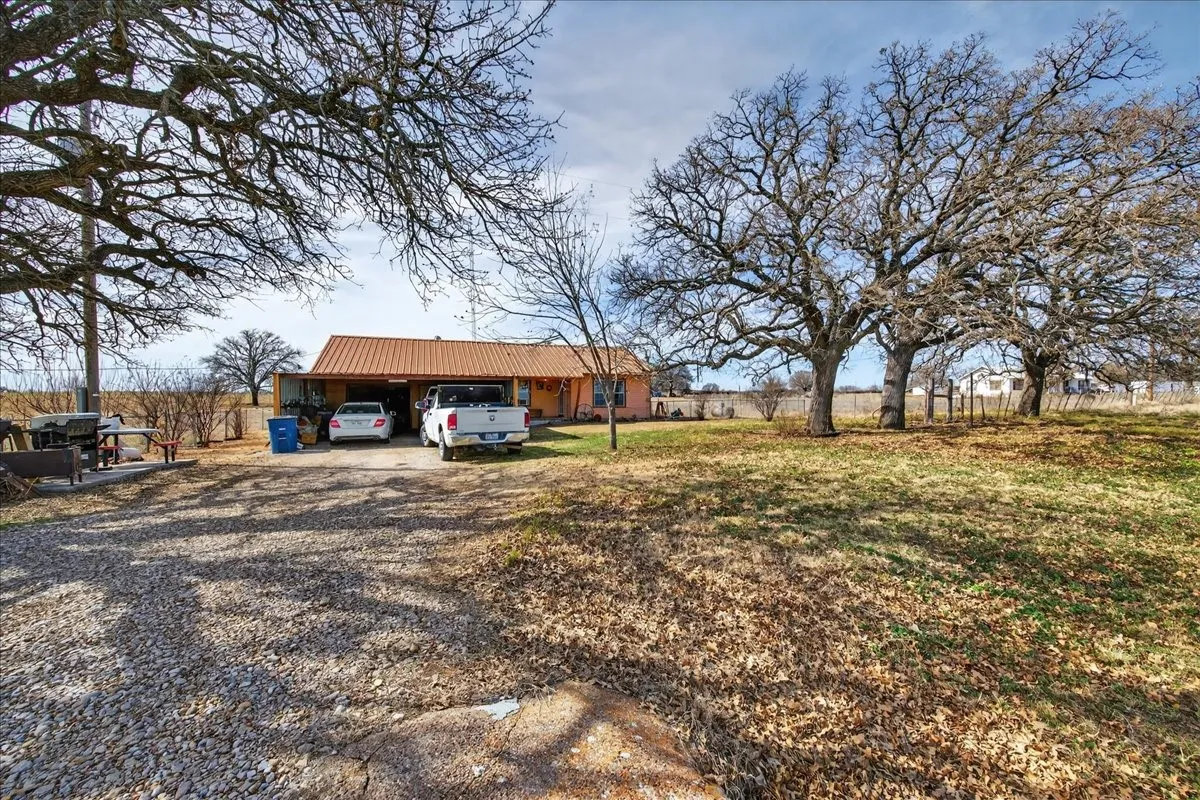 Single Family Residence For Sale in Comanche County , 900 Fm 2921, De Leon, Texas 76444, 3 Bedroom, 3 Bathroom, 2 Garage spaces, 1,052 Sqft, built in 1945, Preowned, Price $299,999, mls#21179279, Real Estate Agent in De Leon, Homes For Sale in Comanche county, Homes For Sale in De Leon, Realtor in De Leon Texas, Real Estate Brokerage Independent Realty Texas, Luminita Cordes Realtor