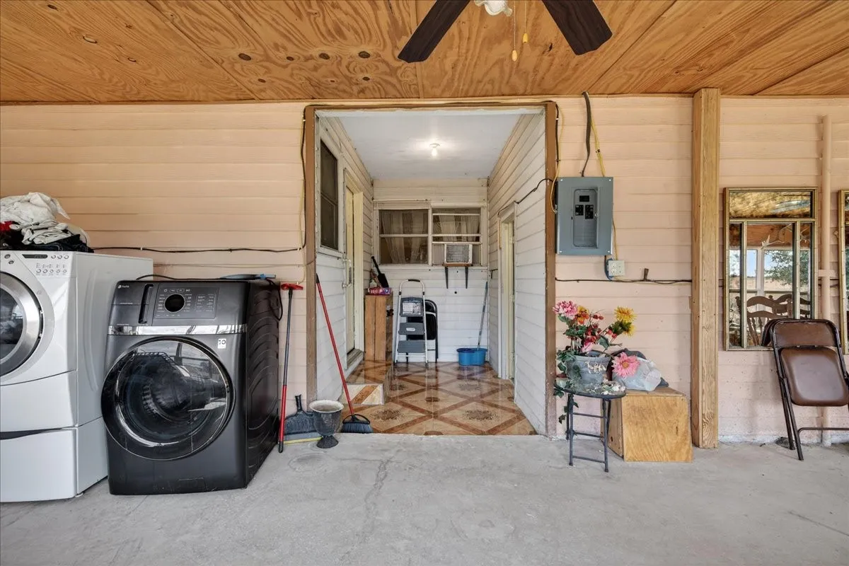 Single Family Residence For Sale in Comanche County , 900 Fm 2921, De Leon, Texas 76444, 3 Bedroom, 3 Bathroom, 2 Garage spaces, 1,052 Sqft, built in 1945, Preowned, Price $299,999, mls#21179279, Real Estate Agent in De Leon, Homes For Sale in Comanche county, Homes For Sale in De Leon, Realtor in De Leon Texas, Real Estate Brokerage Independent Realty Texas, Luminita Cordes Realtor