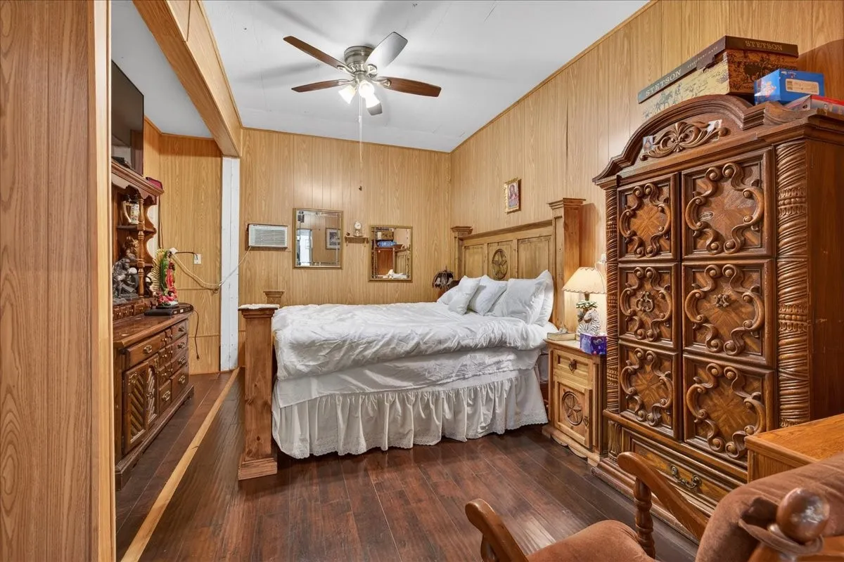 Single Family Residence For Sale in Comanche County , 900 Fm 2921, De Leon, Texas 76444, 3 Bedroom, 3 Bathroom, 2 Garage spaces, 1,052 Sqft, built in 1945, Preowned, Price $299,999, mls#21179279, Real Estate Agent in De Leon, Homes For Sale in Comanche county, Homes For Sale in De Leon, Realtor in De Leon Texas, Real Estate Brokerage Independent Realty Texas, Luminita Cordes Realtor