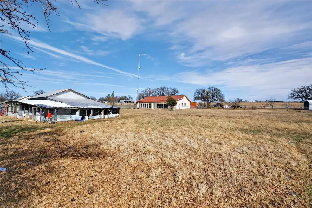Single Family Residence For Sale in Comanche County , 900 Fm 2921, De Leon, Texas 76444, 3 Bedroom, 3 Bathroom, 2 Garage spaces, 1,052 Sqft, built in 1945, Preowned, Price $299,999, mls#21179279, Real Estate Agent in De Leon, Homes For Sale in Comanche county, Homes For Sale in De Leon, Realtor in De Leon Texas, Real Estate Brokerage Independent Realty Texas, Luminita Cordes Realtor