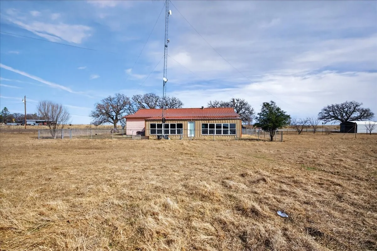 Single Family Residence For Sale in Comanche County , 900 Fm 2921, De Leon, Texas 76444, 3 Bedroom, 3 Bathroom, 2 Garage spaces, 1,052 Sqft, built in 1945, Preowned, Price $299,999, mls#21179279, Real Estate Agent in De Leon, Homes For Sale in Comanche county, Homes For Sale in De Leon, Realtor in De Leon Texas, Real Estate Brokerage Independent Realty Texas, Luminita Cordes Realtor